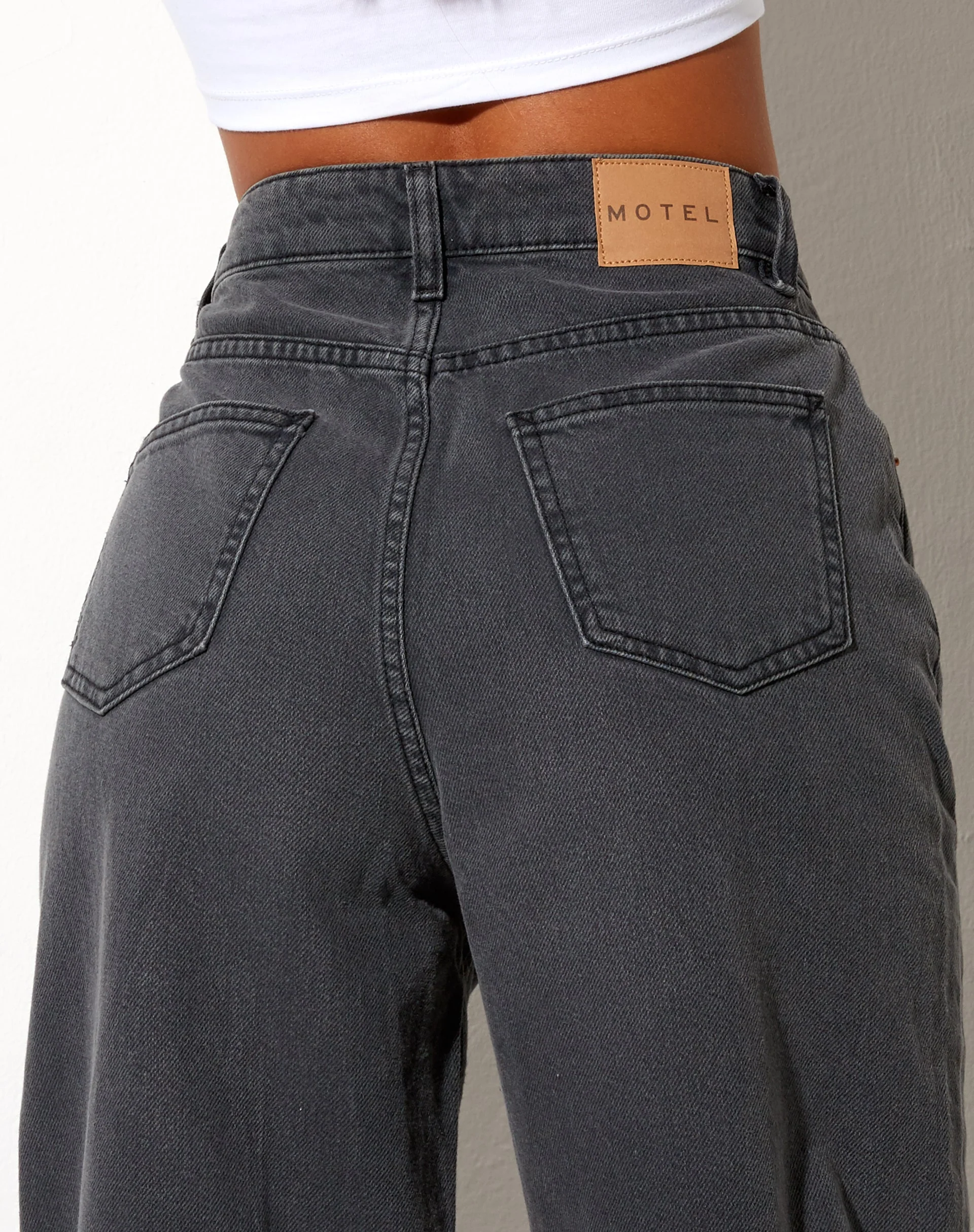 Parallel Jeans in grauer Waschung - Image 5