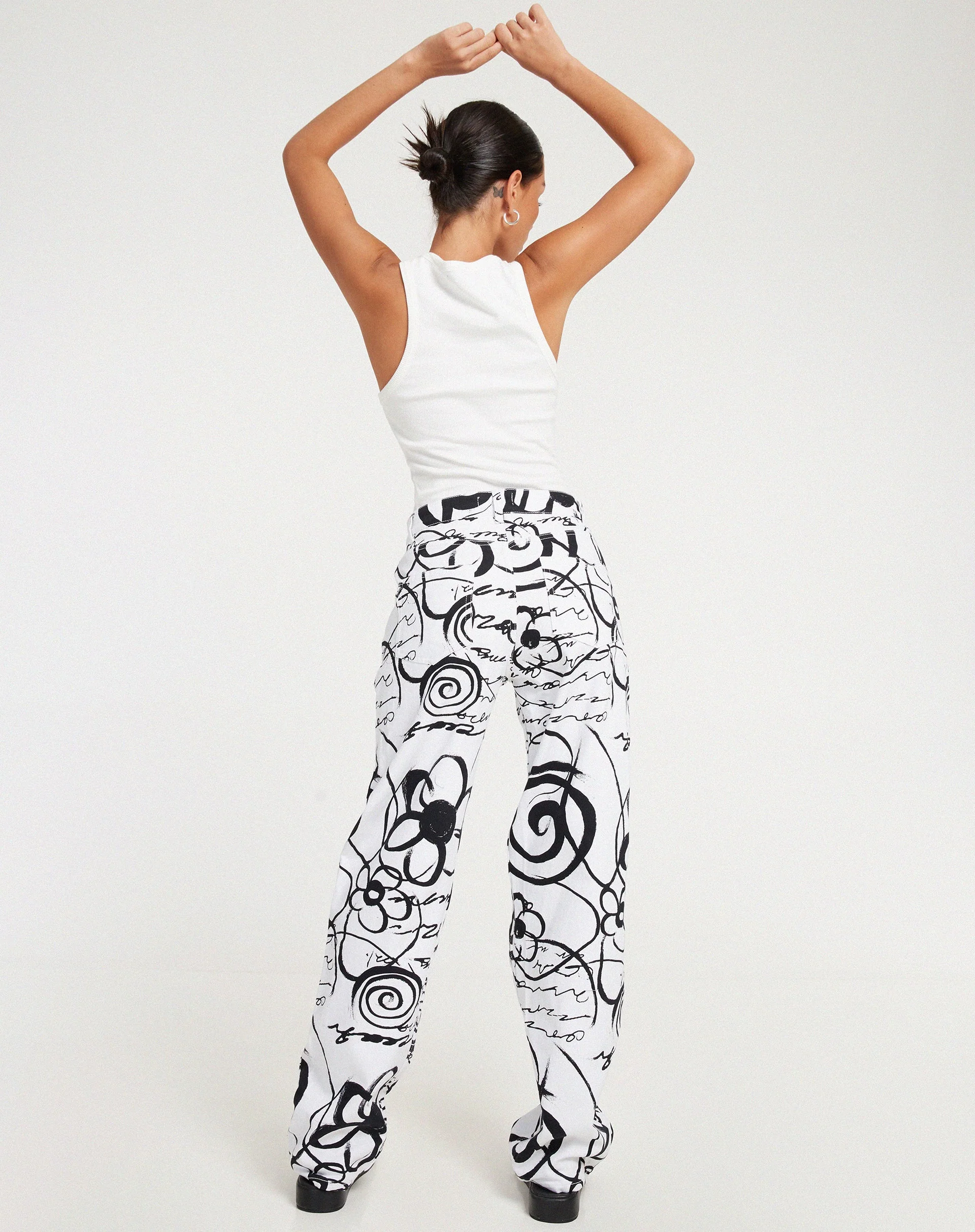 Parallel Jeans in Mono Doodle Schwarz und Weiß - Image 2
