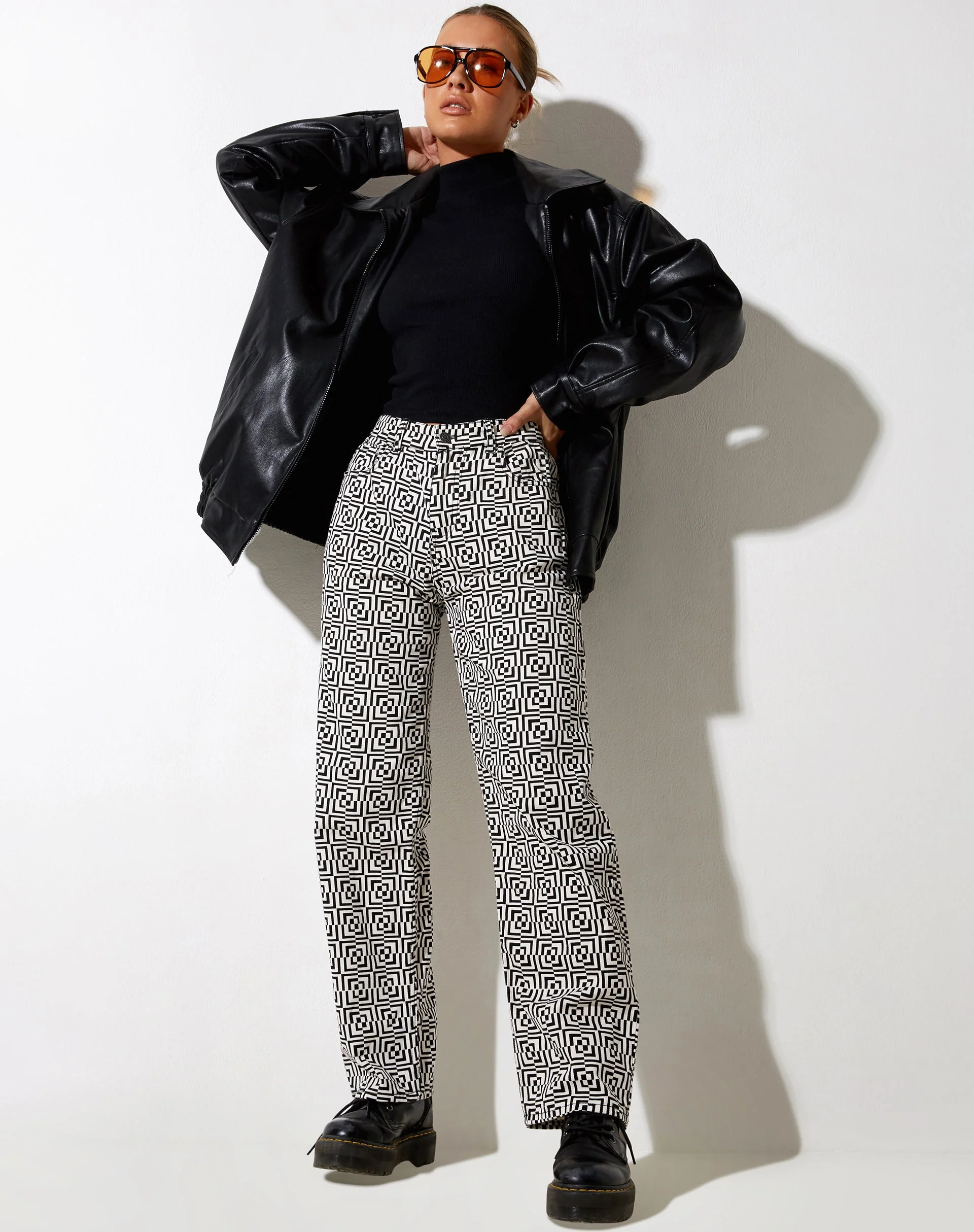 Parallel Jeans in Optic Square Schwarz und Weiß - Image 3