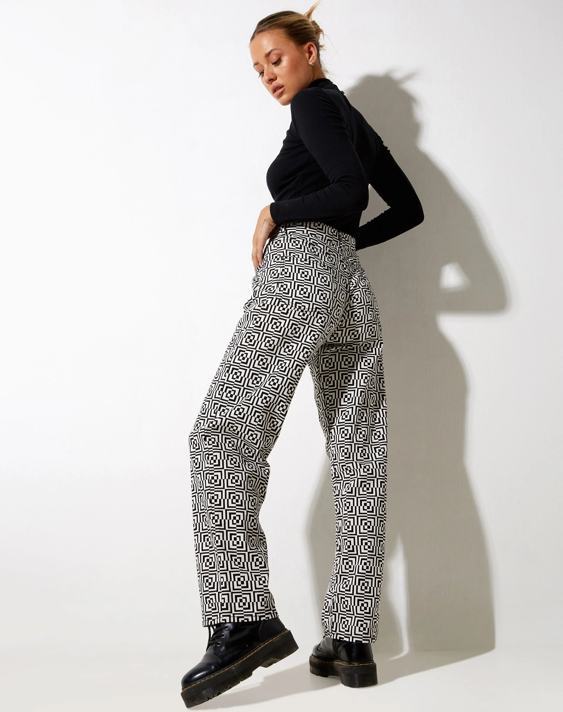 Parallel Jeans in Optic Square Schwarz und Weiß - Image 5