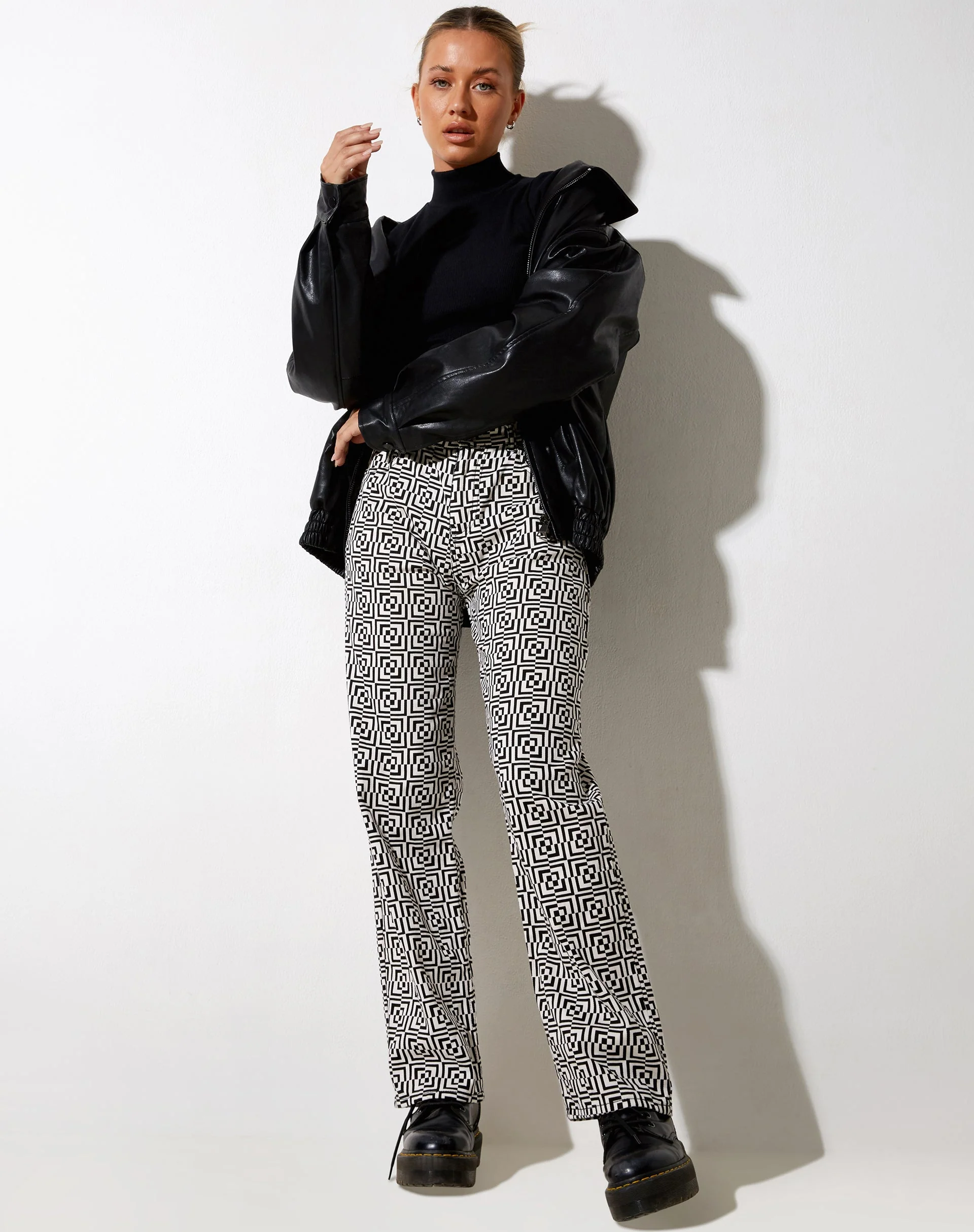 Parallel Jeans in Optic Square Schwarz und Weiß - Image 6