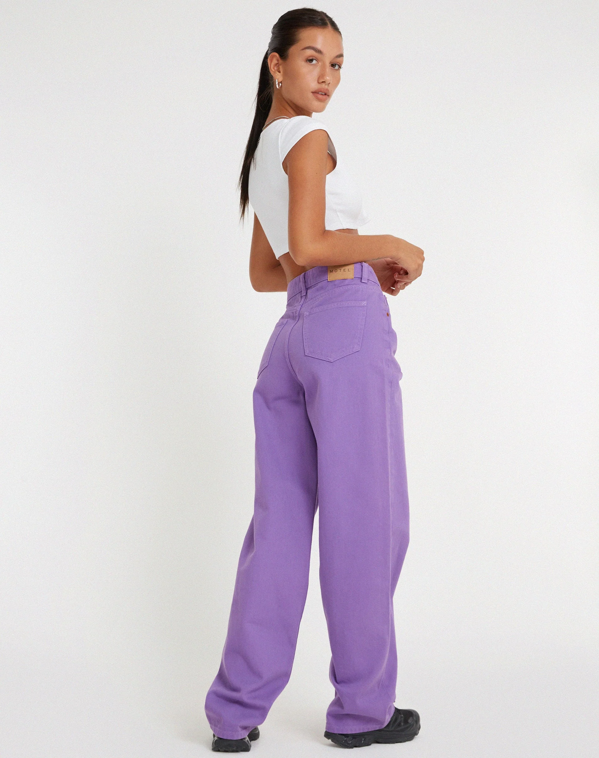 Parallel Jeans in Lila - Image 3