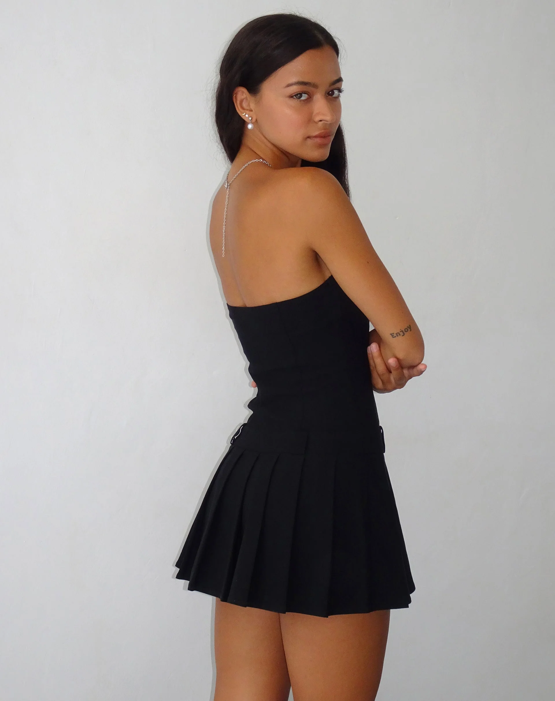 Payoda Bandeau-Minikleid in Schwarz - Image 4