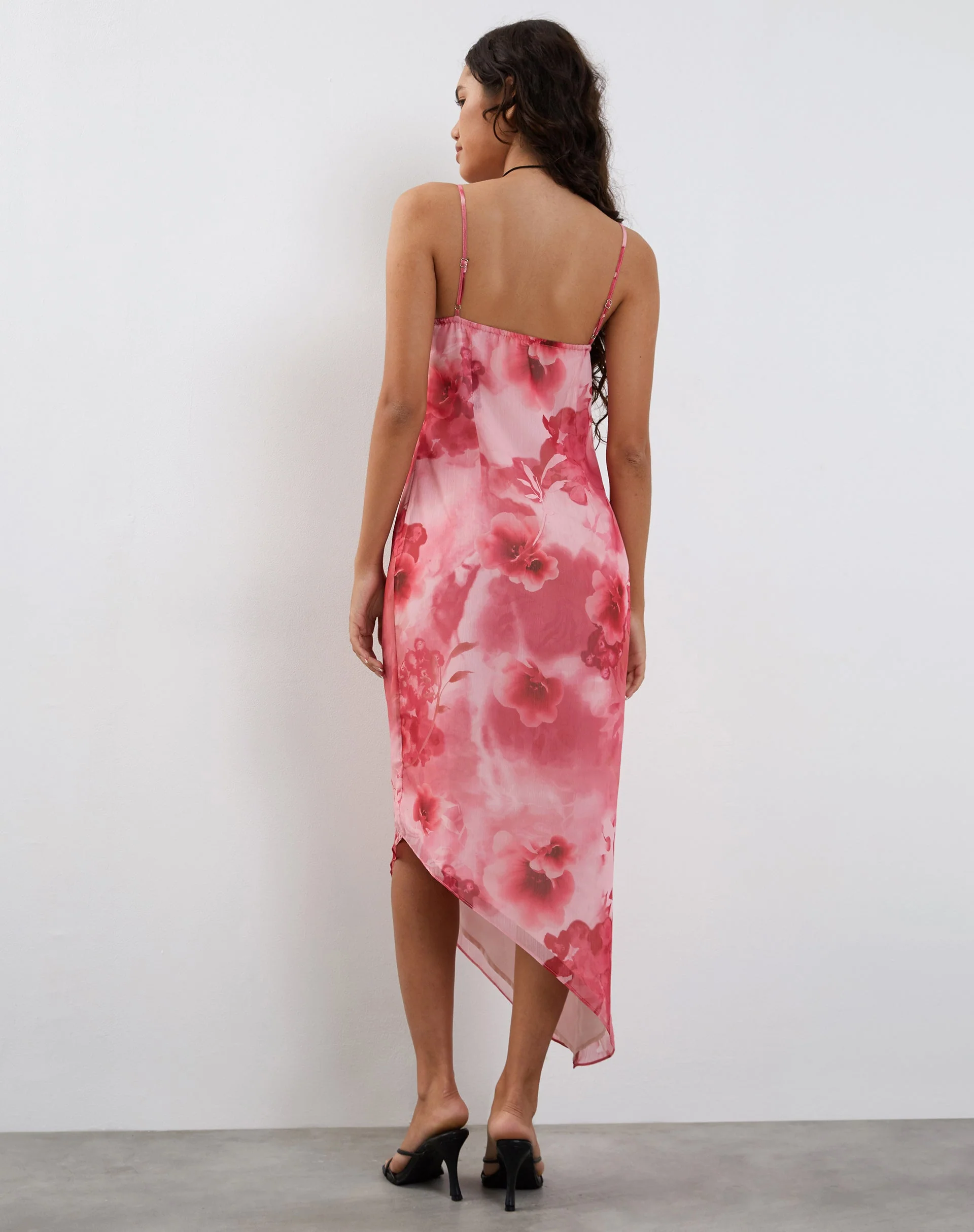Preston Midikleid in Watercolour Floral Pink - Image 4