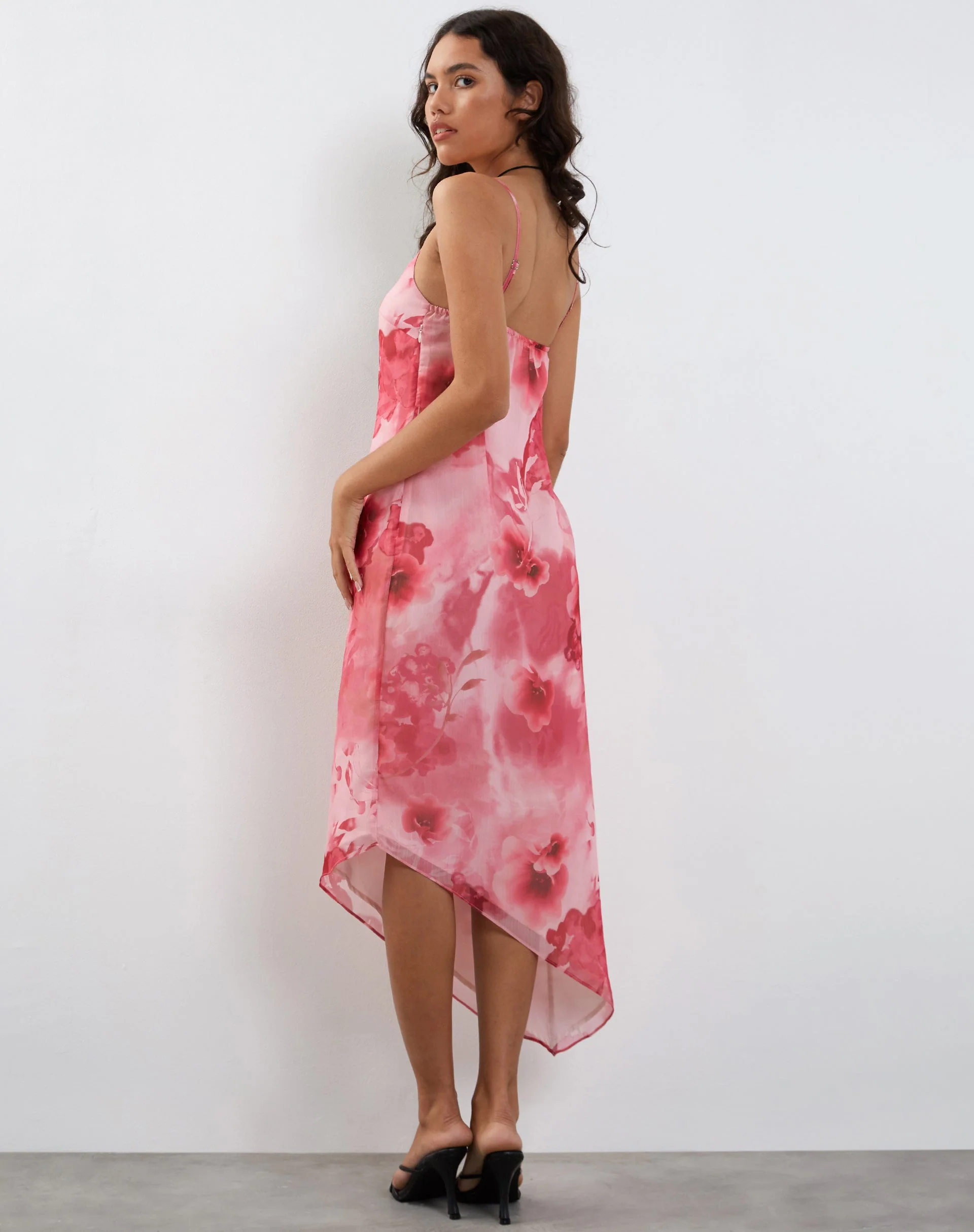 Preston Midikleid in Watercolour Floral Pink - Image 5
