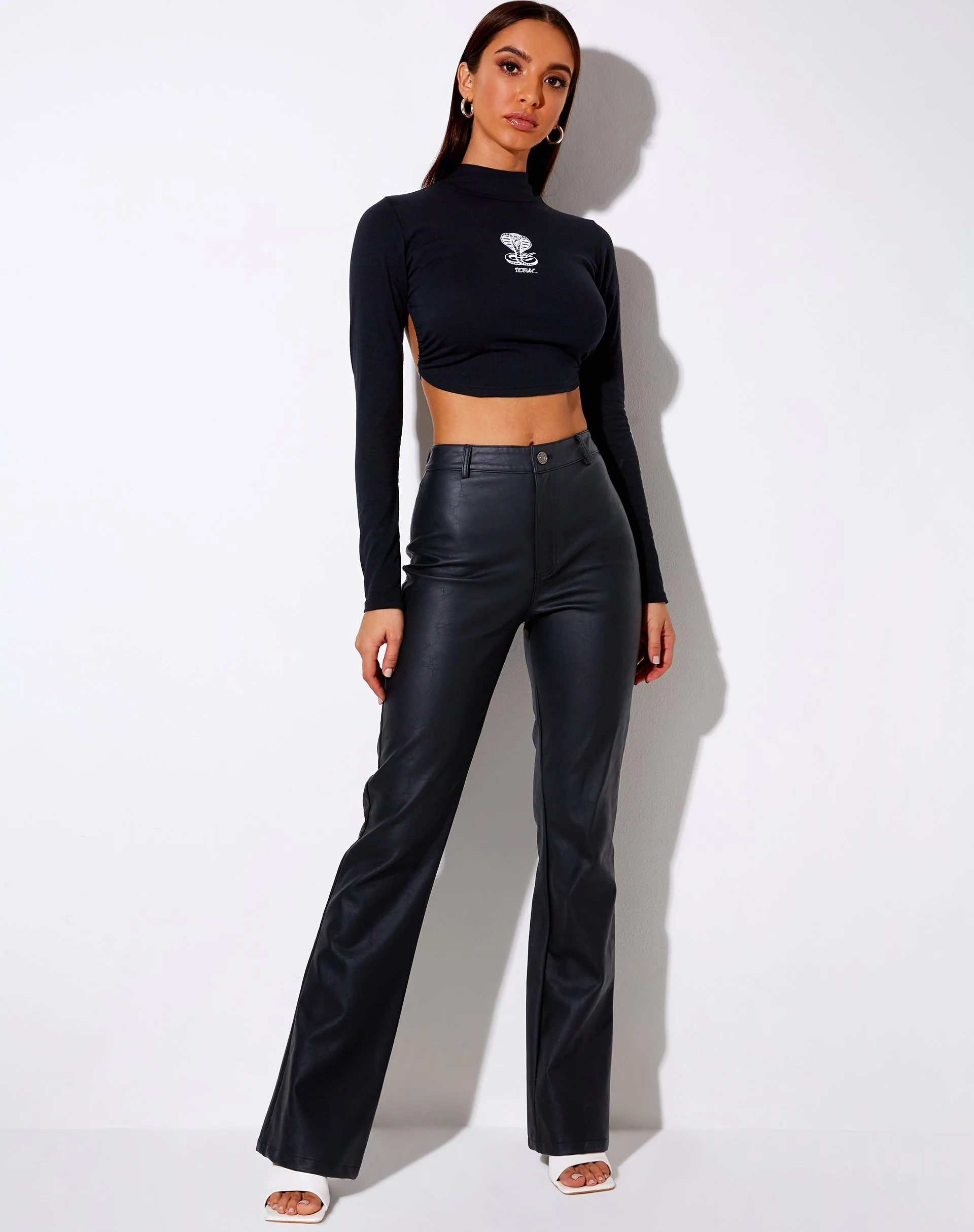Quelia Crop Top in Schwarz Kobra 'Lethal' Stickerei - Image 9