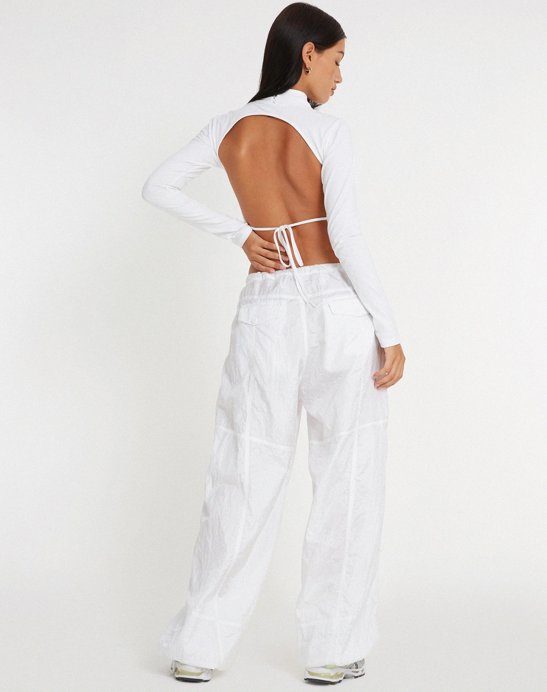 Quelia Crop Top mit offenem Rücken in Weiß - Image 4