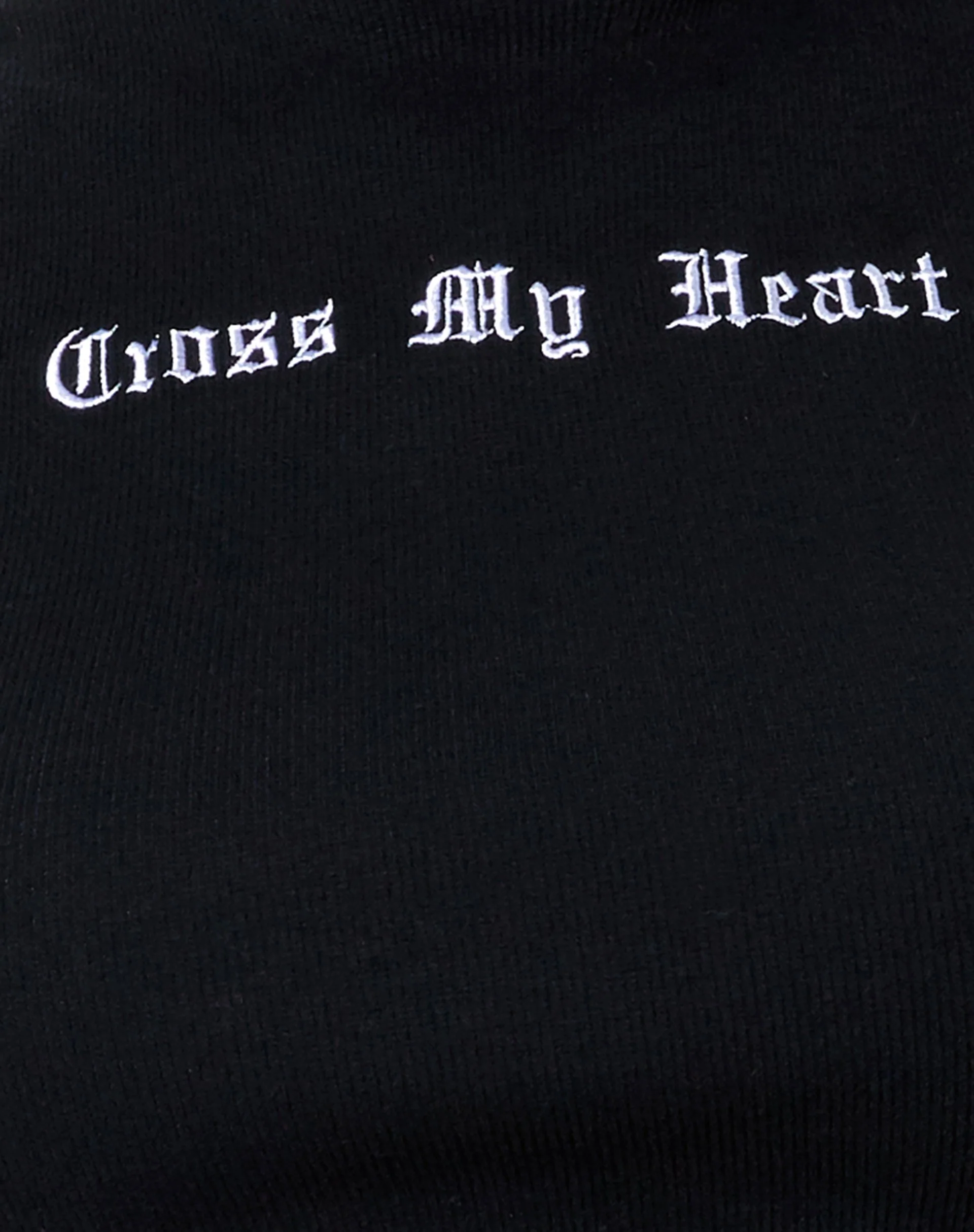 Quera Crop Top in Schwarz 'Cross My Heart' Stickerei - Image 5