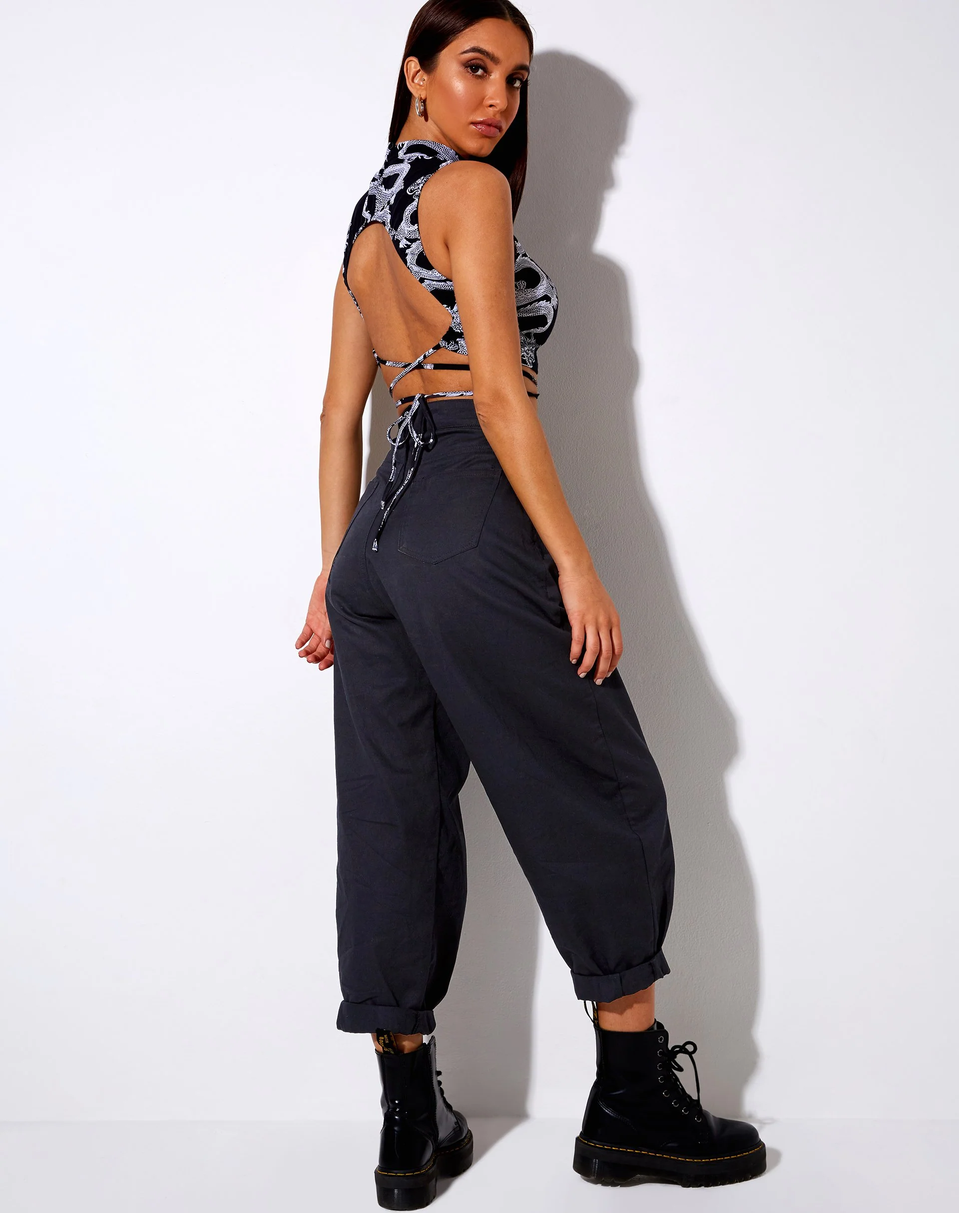 Quera Crop Top in Dragon Rope Schwarz Platzierung - Image 6