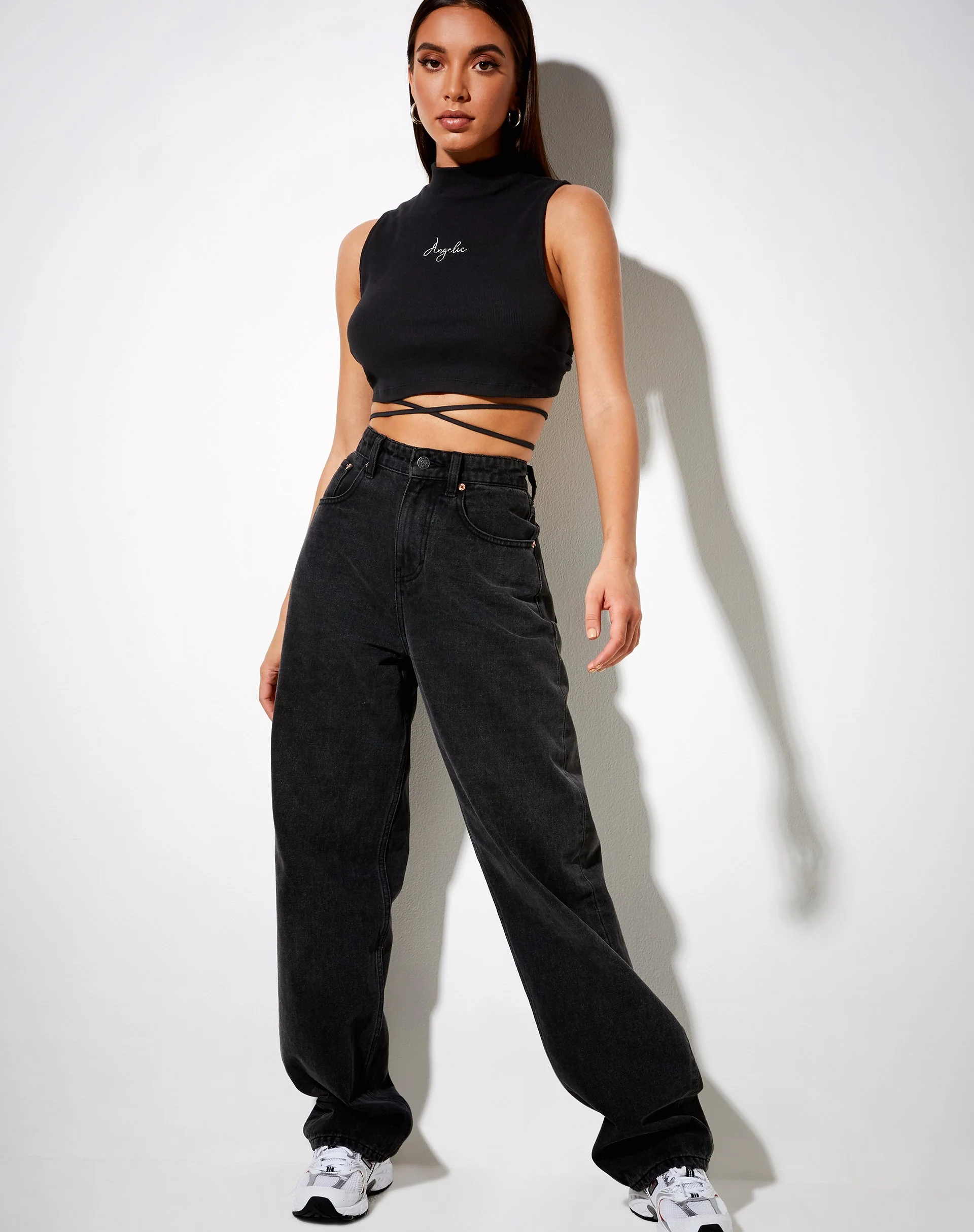 Quera Crop Top in Rippe Schwarz 'Angelic' Stickerei - Image 3