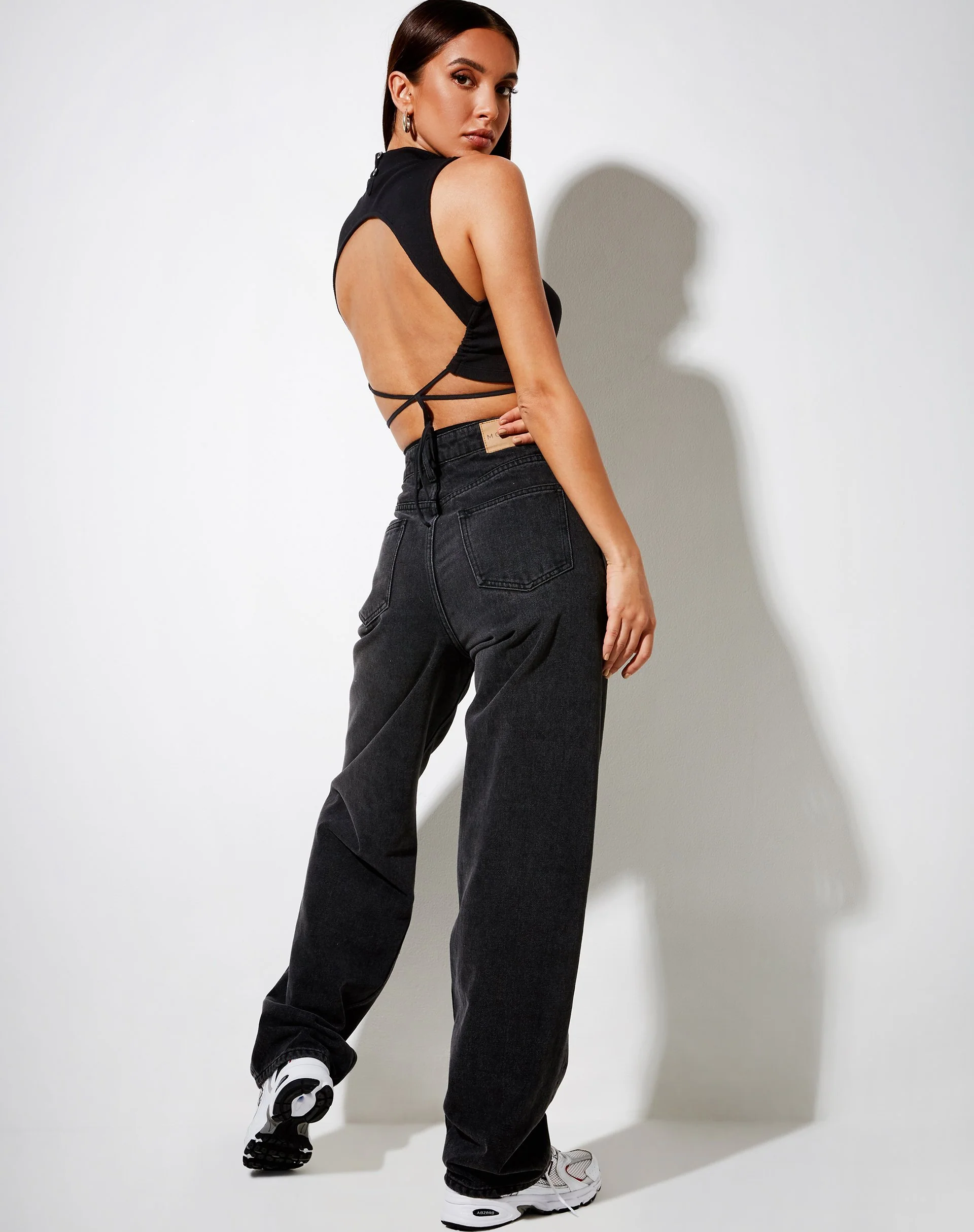 Quera Crop Top in Rippe Schwarz 'Angelic' Stickerei - Image 4