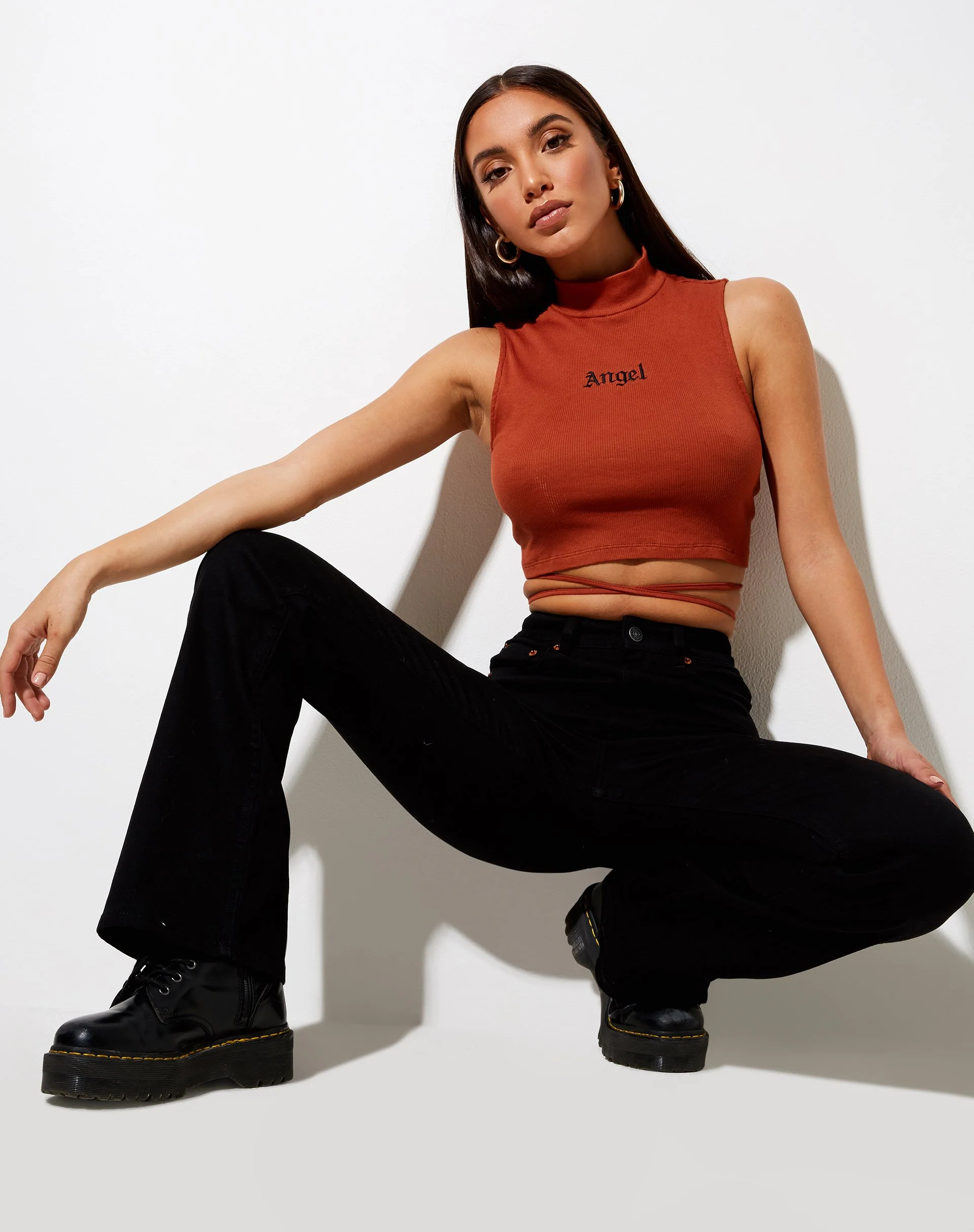 Quera Crop Top aus Ripp Picante mit 'Angel'-Stickerei