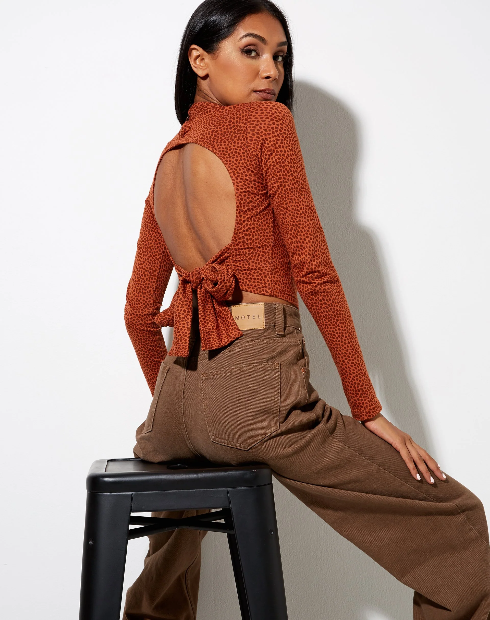 Quky Crop Top in Mini Croc Braun