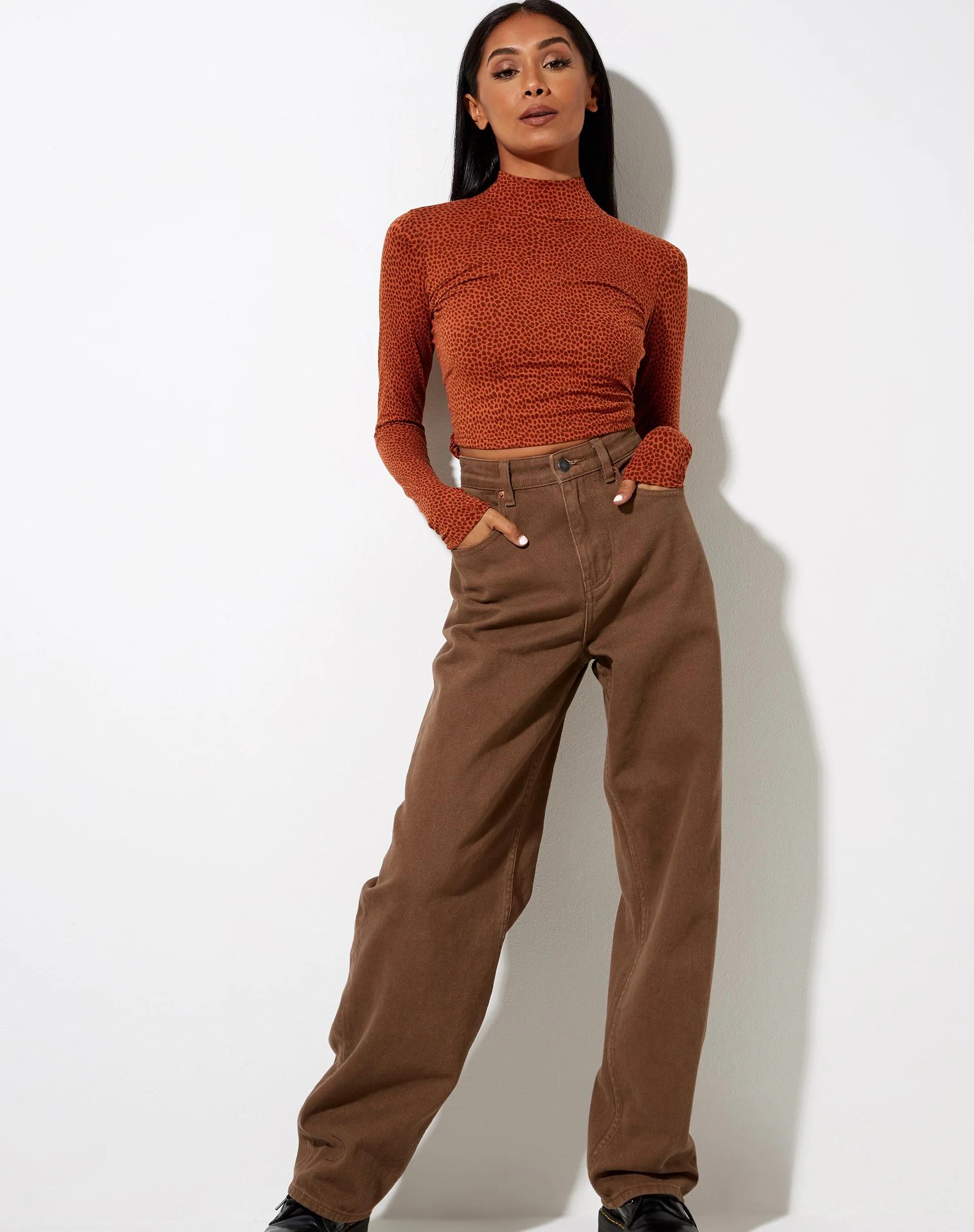 Quky Crop Top in Mini Croc Braun - Image 4