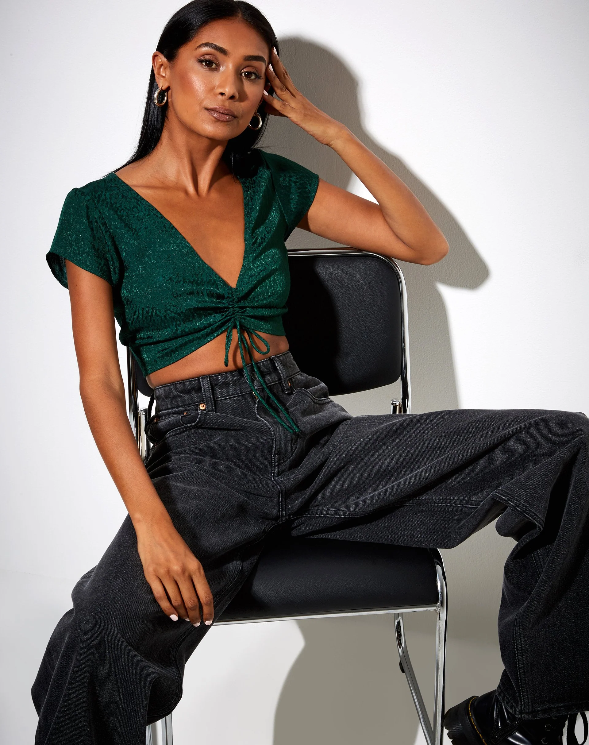 Raeto Crop Top aus Satin Cheetah Forest Green
