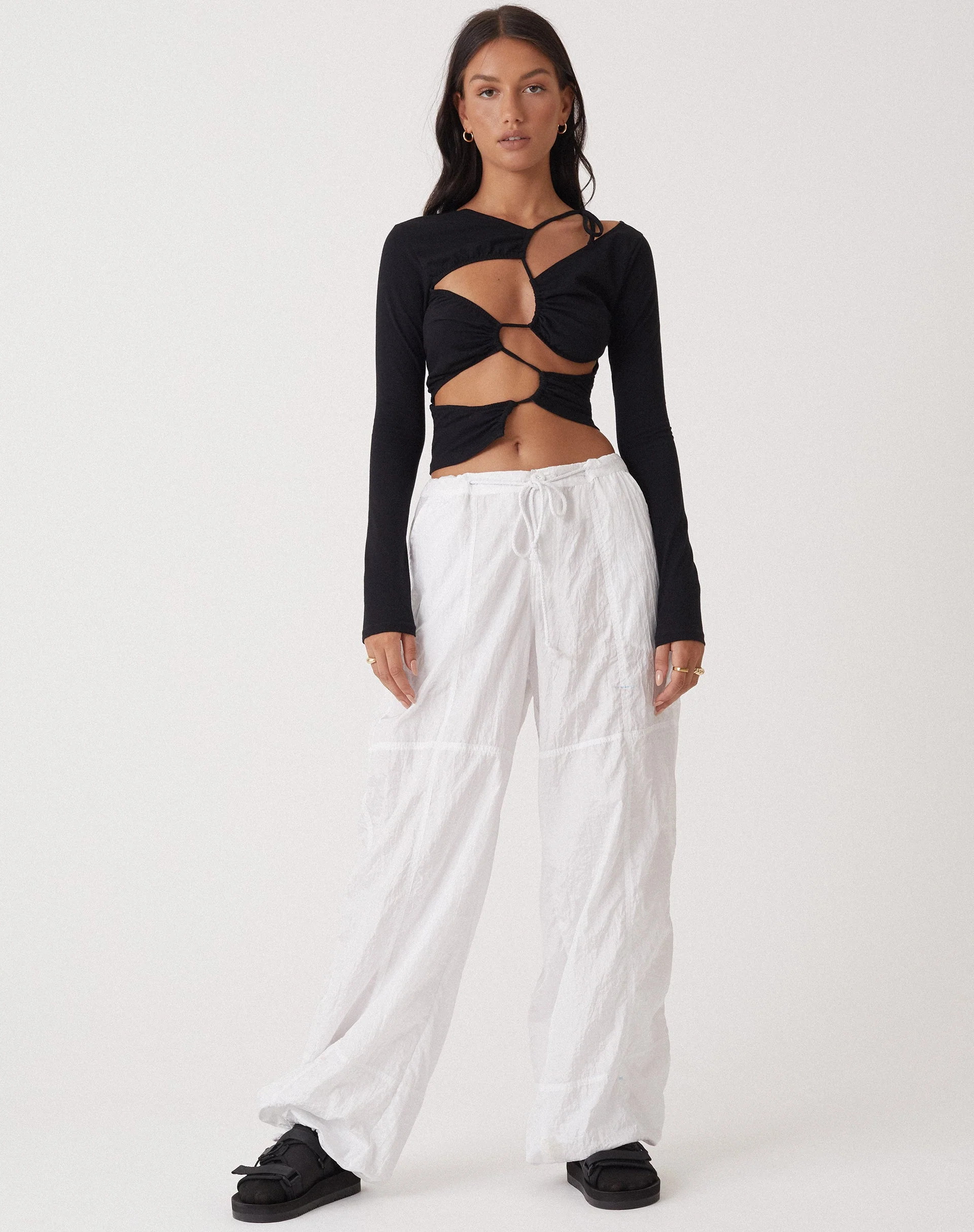 MOTEL X OLIVIA NEILL Rajina Cut Out Langarm Top in Lycra Schwarz - Image 5
