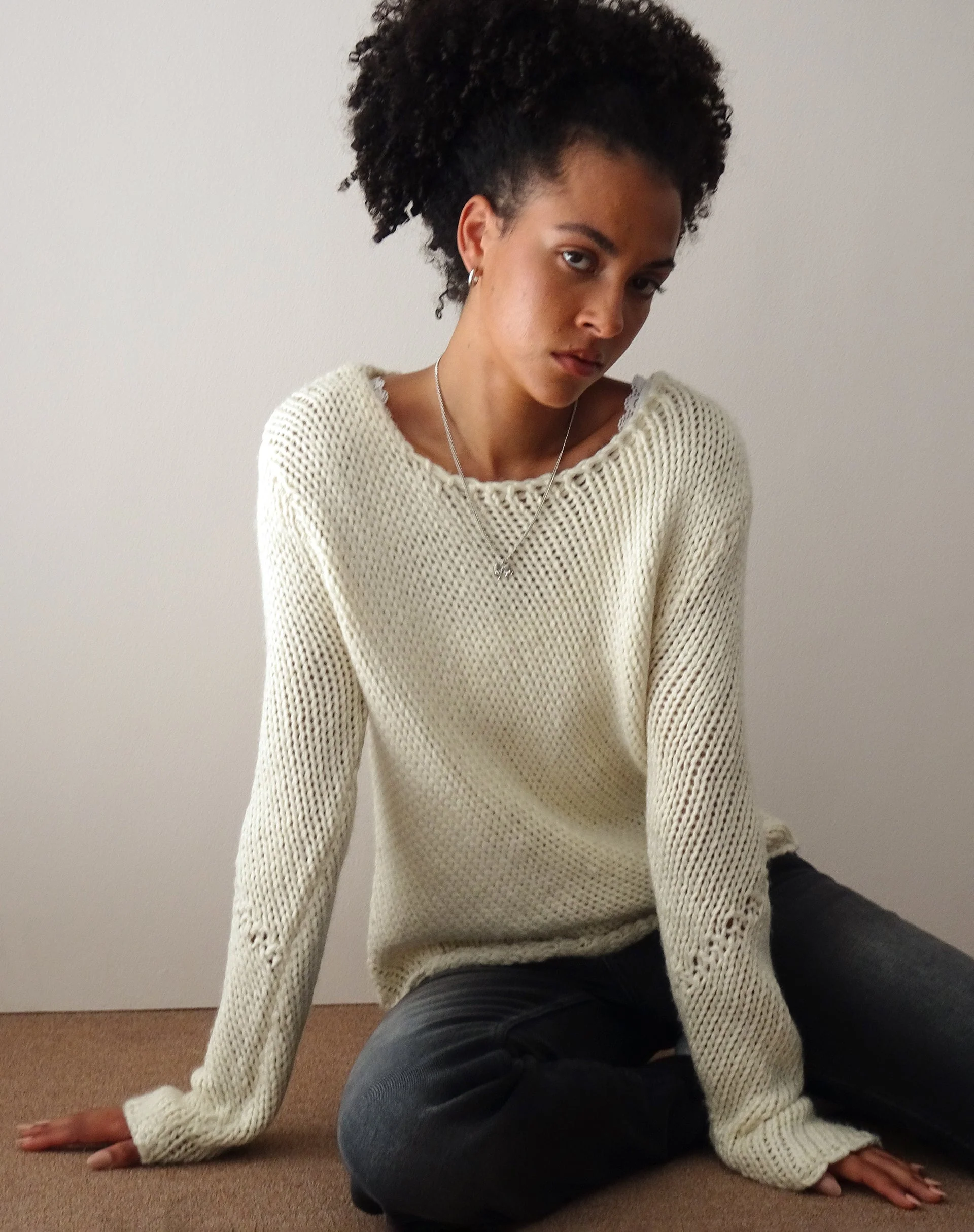 Ranvir Strickpullover in Neutral - Image 4