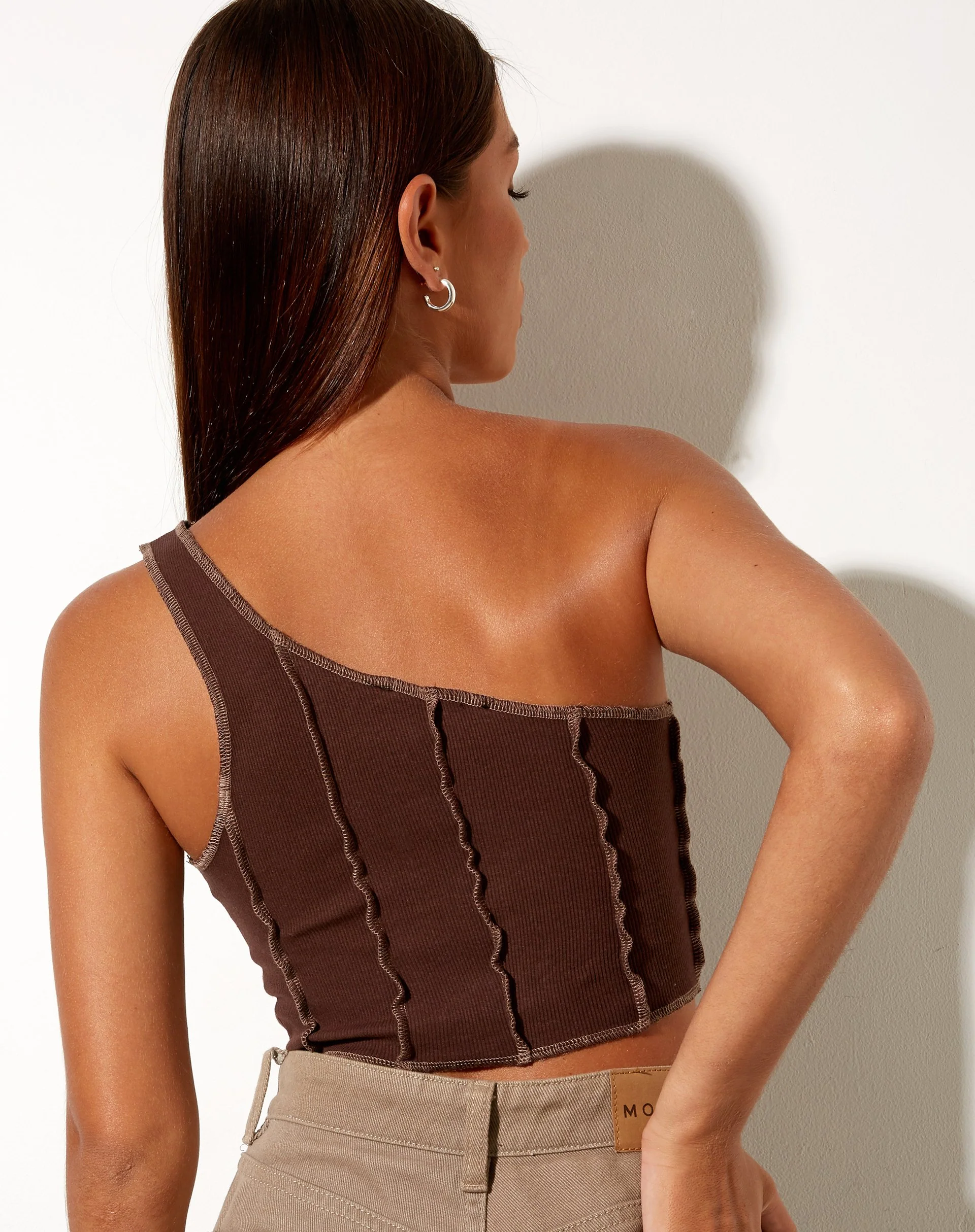Rara Crop Top in Rippe Deep Mahogany mit braunen Nähten - Image 4