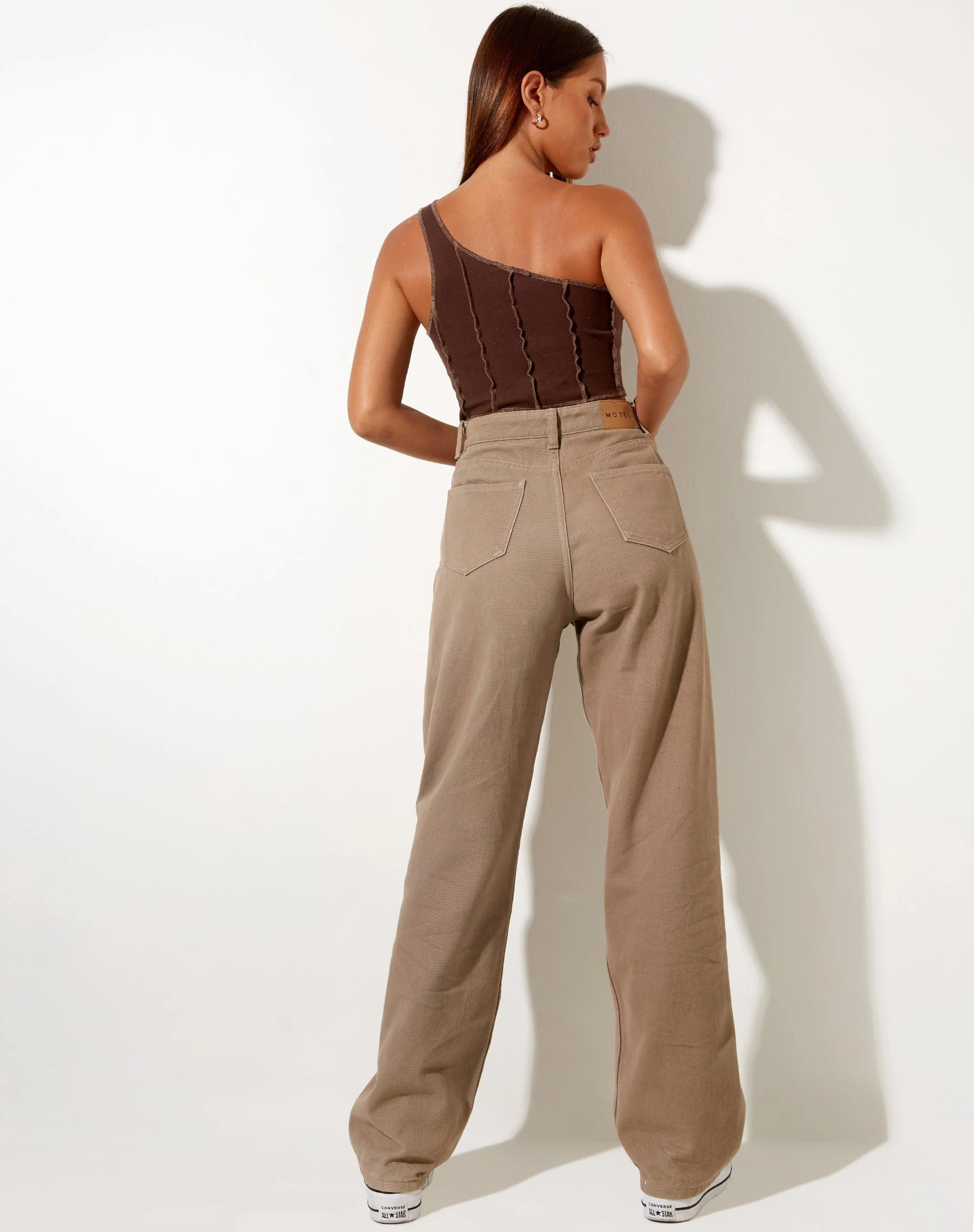Rara Crop Top in Rippe Deep Mahogany mit braunen Nähten - Image 5