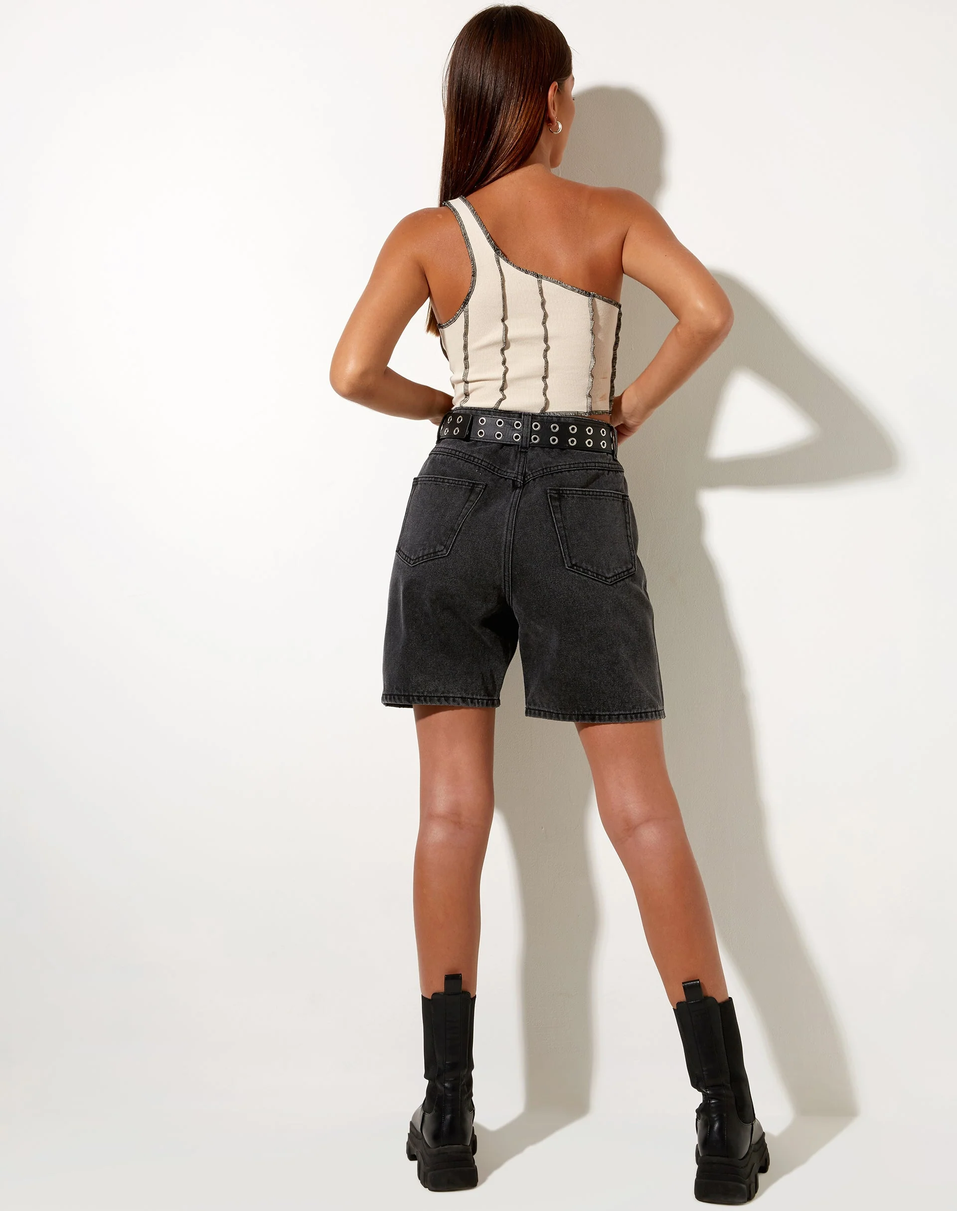 Rara Crop Top aus Rippstrick in Ecru mit schwarzen Nähten - Image 5
