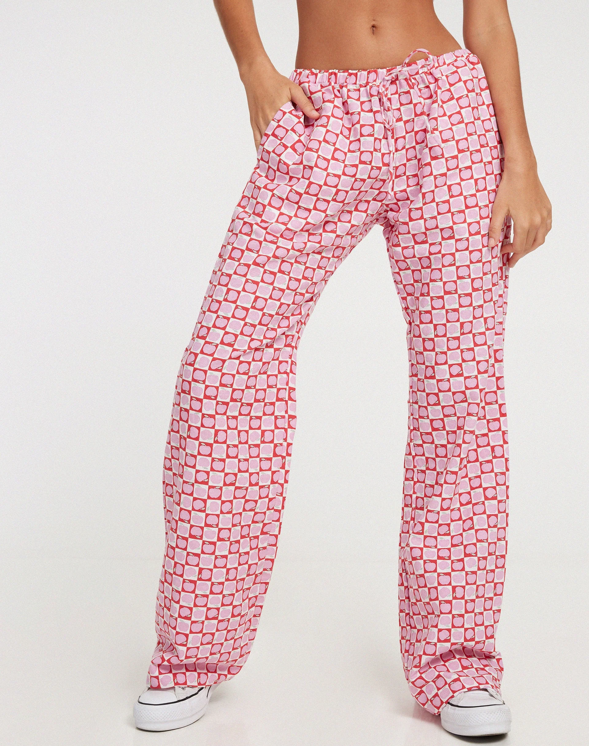 Raya Hose mit weitem Bein aus Apfelkaro Blush Red - Image 2