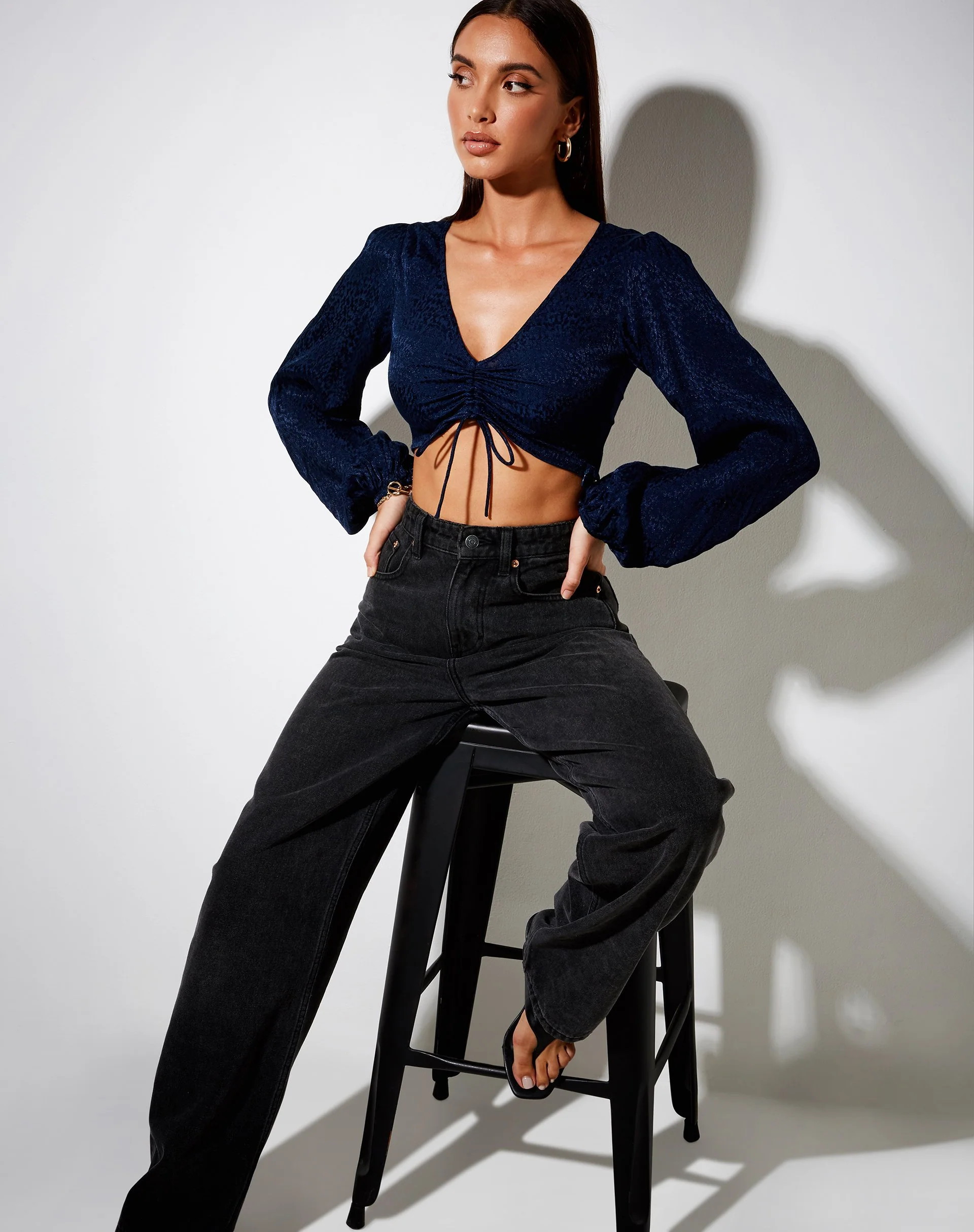 Reilo Crop Top aus Satin Cheetah Navy