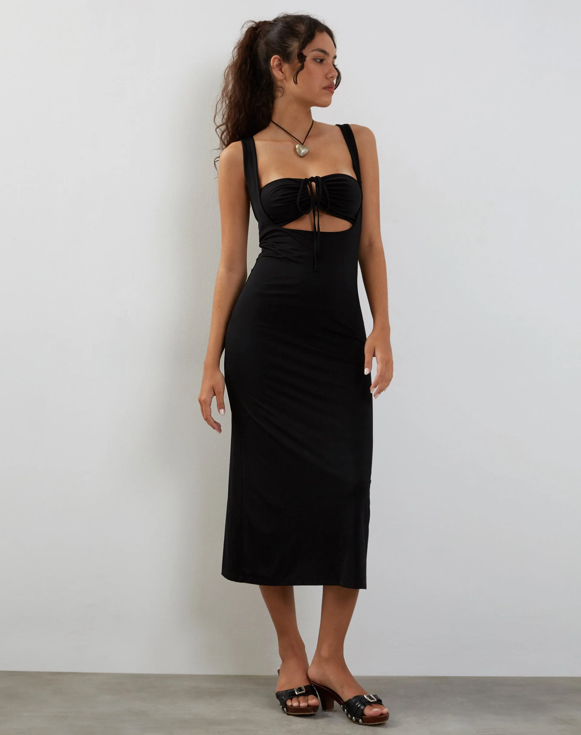 Reina Ausgeschnittenes Bodycon Midikleid in Schwarz - Image 3