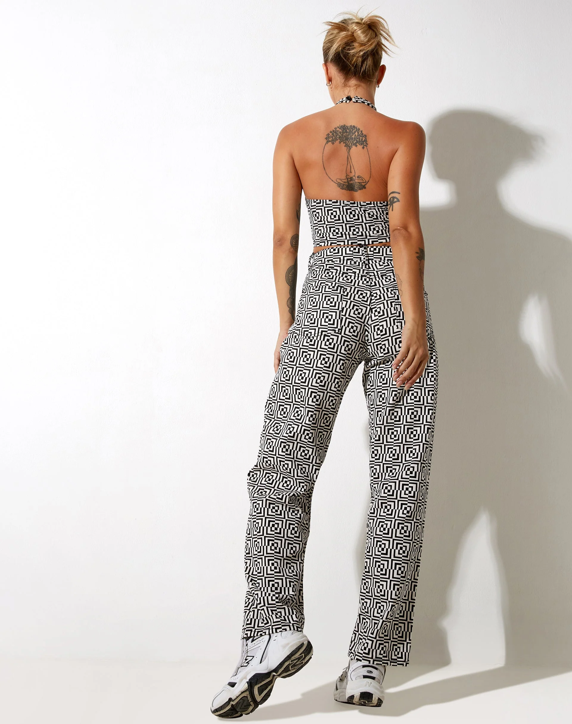 Reis Crop Top in Optik Square Schwarz und Weiß - Image 5