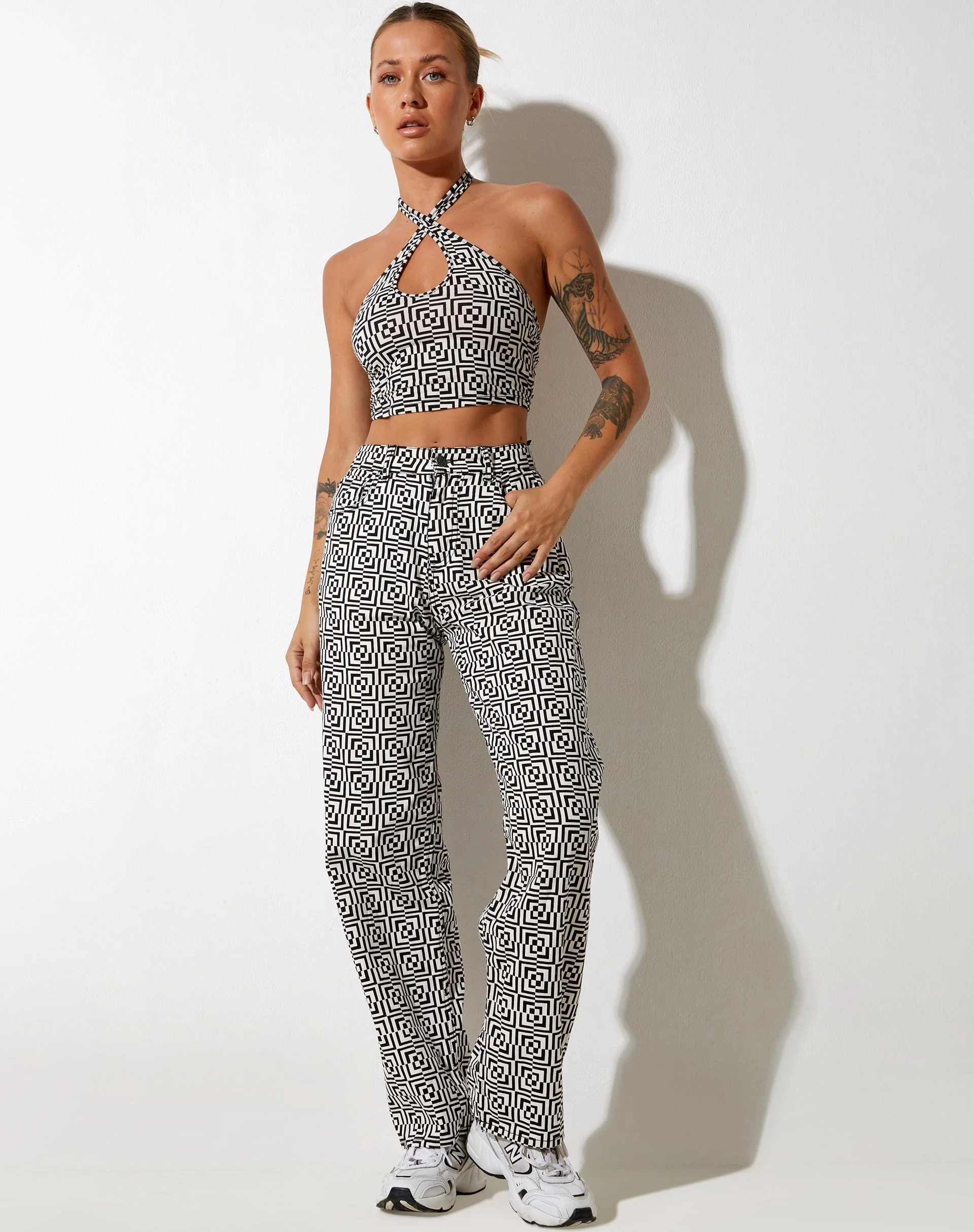 Reis Crop Top in Optik Square Schwarz und Weiß - Image 7
