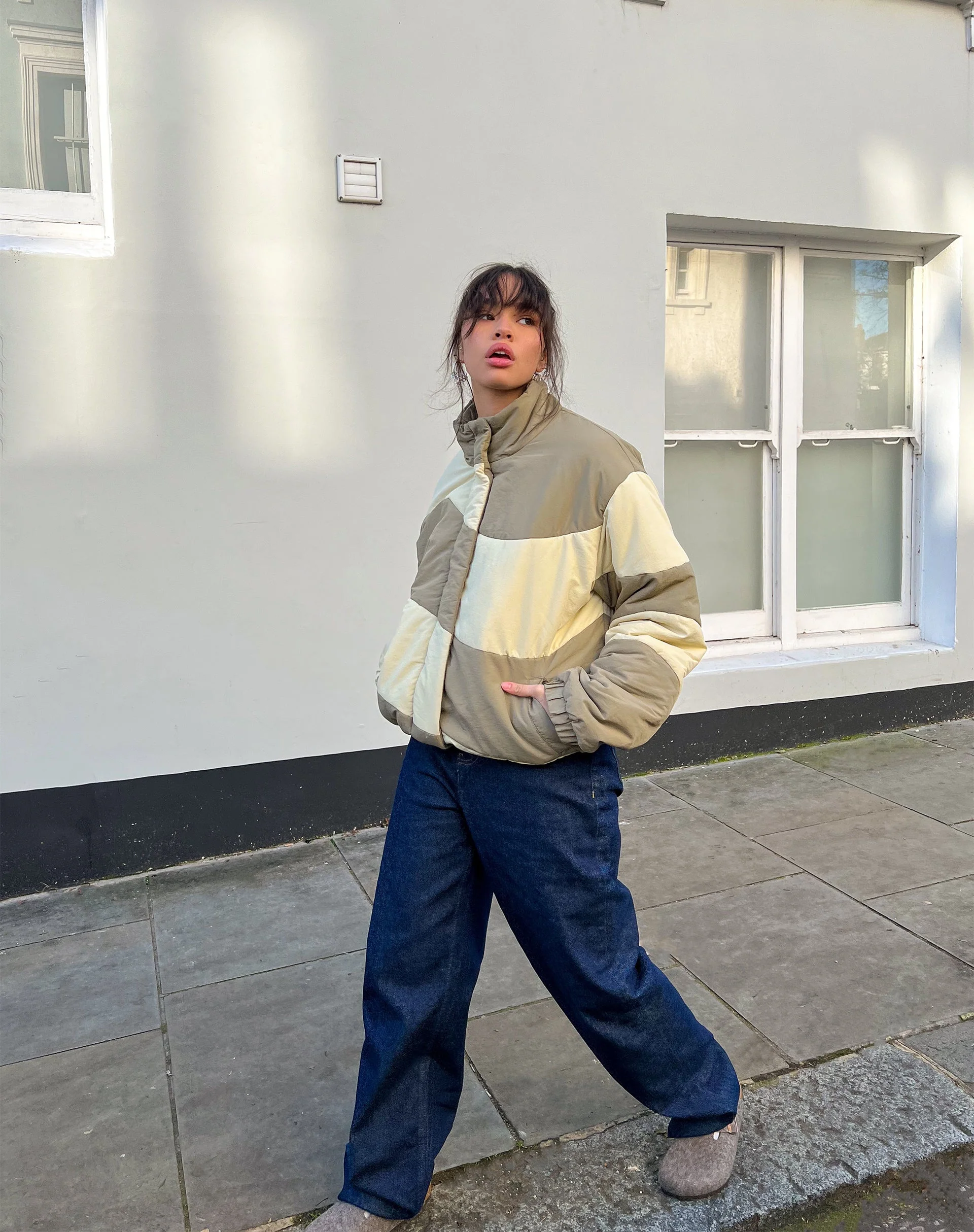 Renee Puffa Jacket in getäfelter Creme und Taupe - Image 2