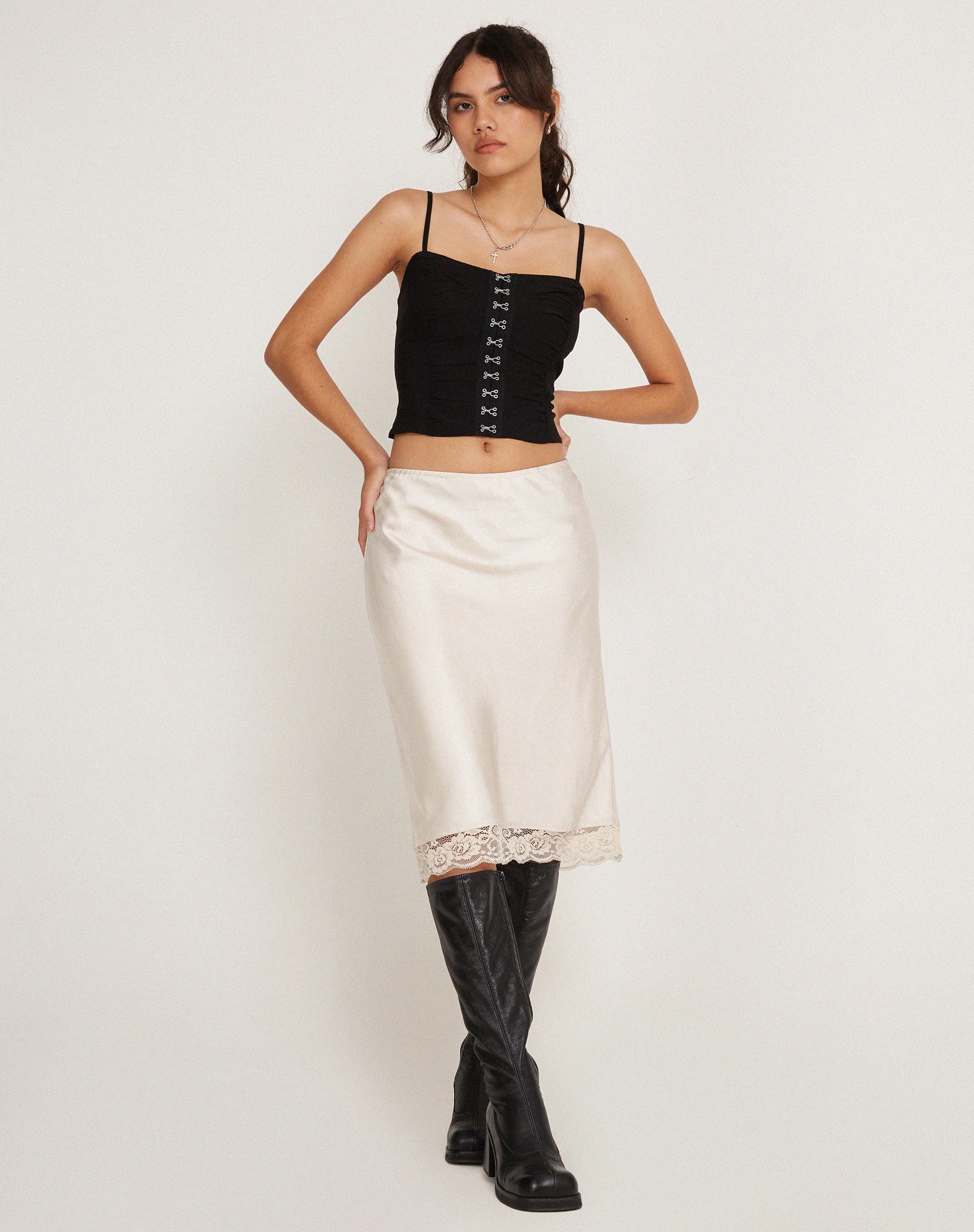 Resira Midirock aus Satin mit Perlen und Spitze in Elfenbein - Image 4