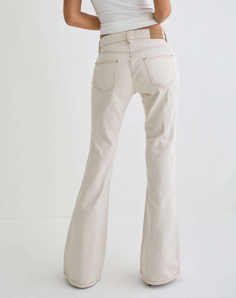 Starre Schlagjeans mit niedrigem Bund in Off White - Image 5