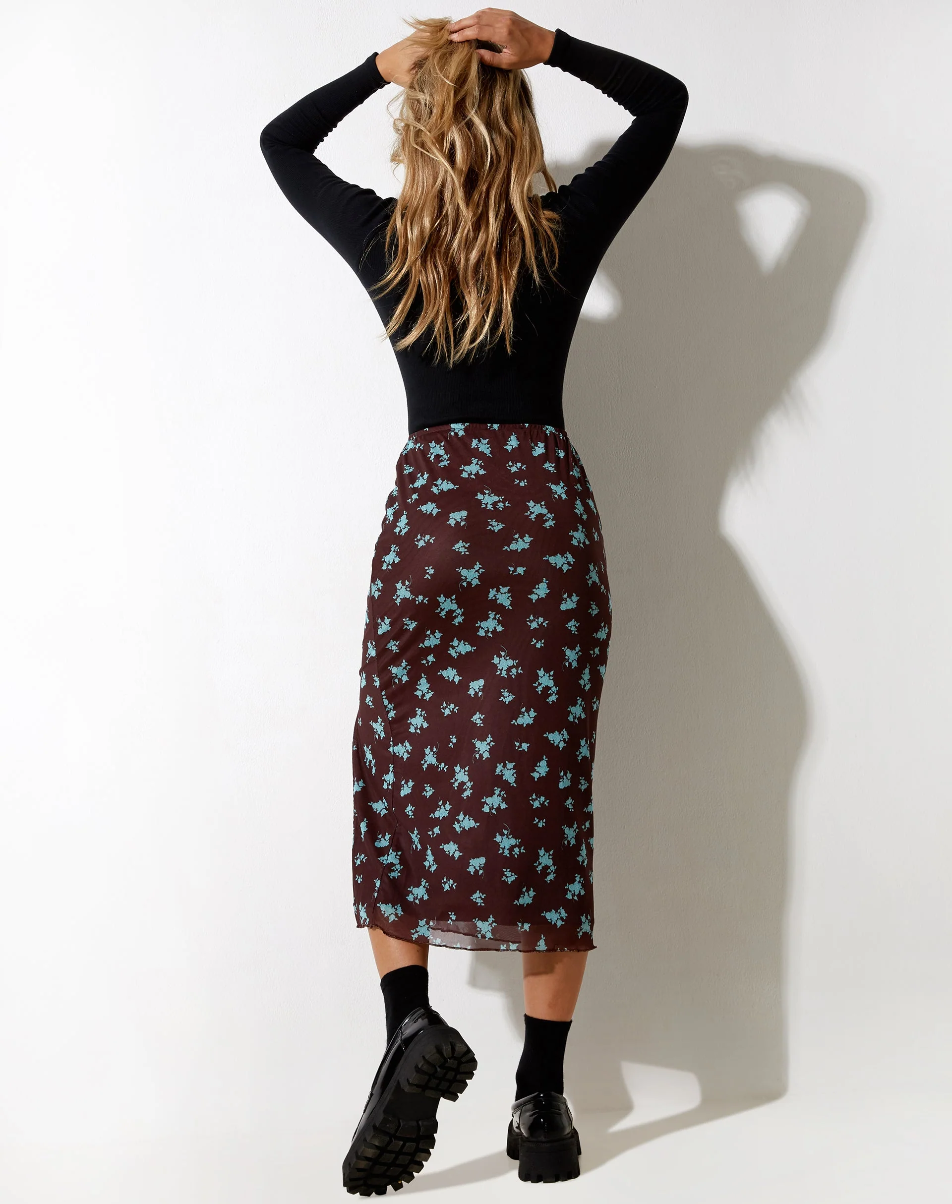 Rindai Midirock in Femme Floral Blau und Braun - Image 4