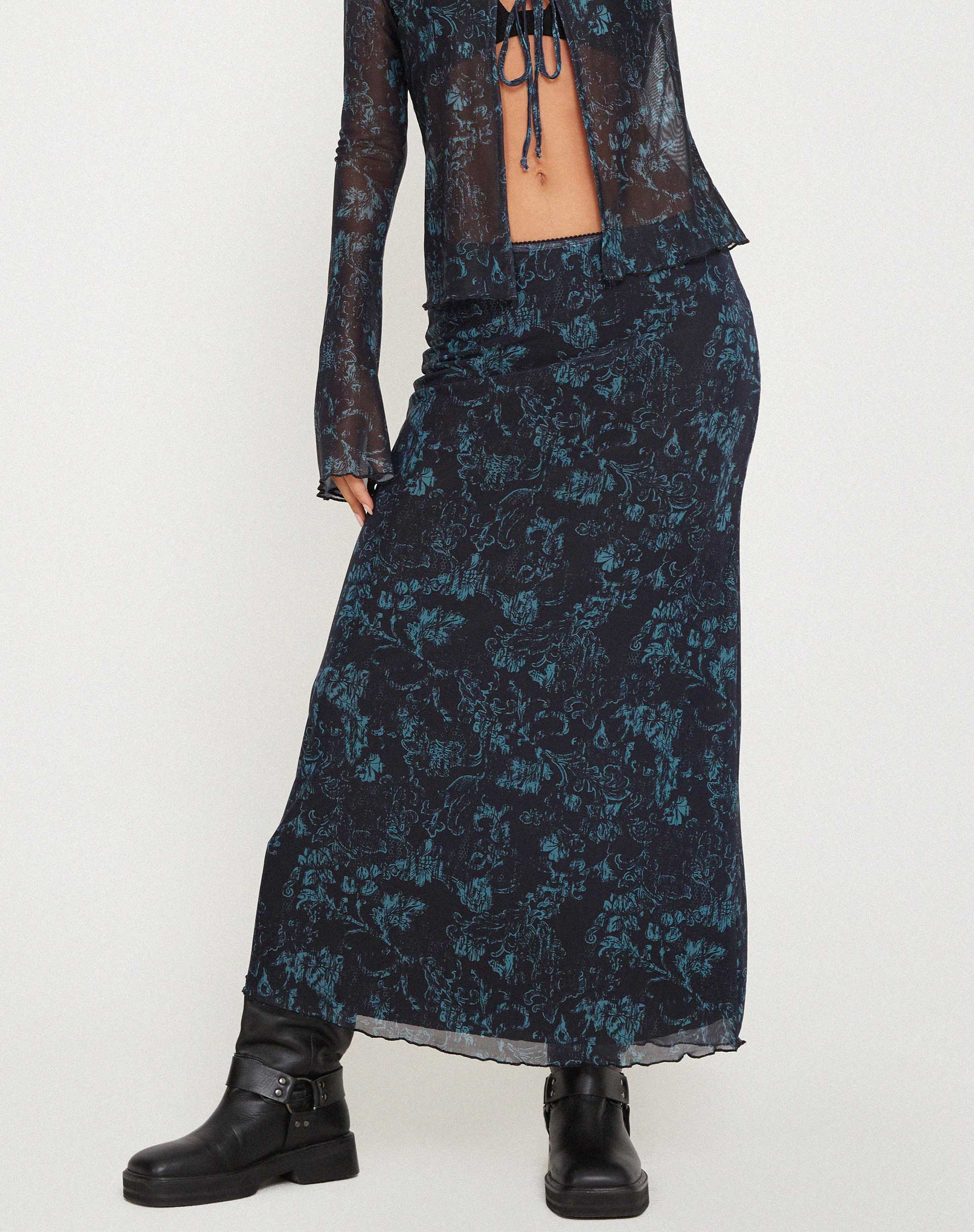 Rindu Midirock in Batik Botanical Schwarz Grün - Image 4
