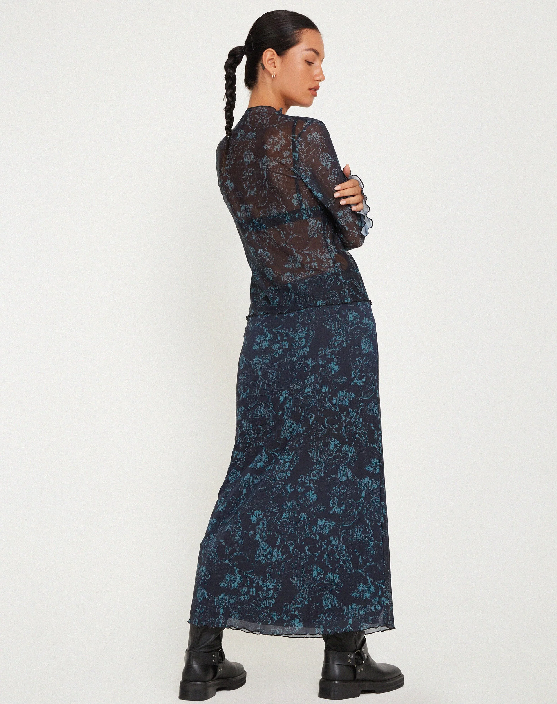 Rindu Midirock in Batik Botanical Schwarz Grün - Image 5