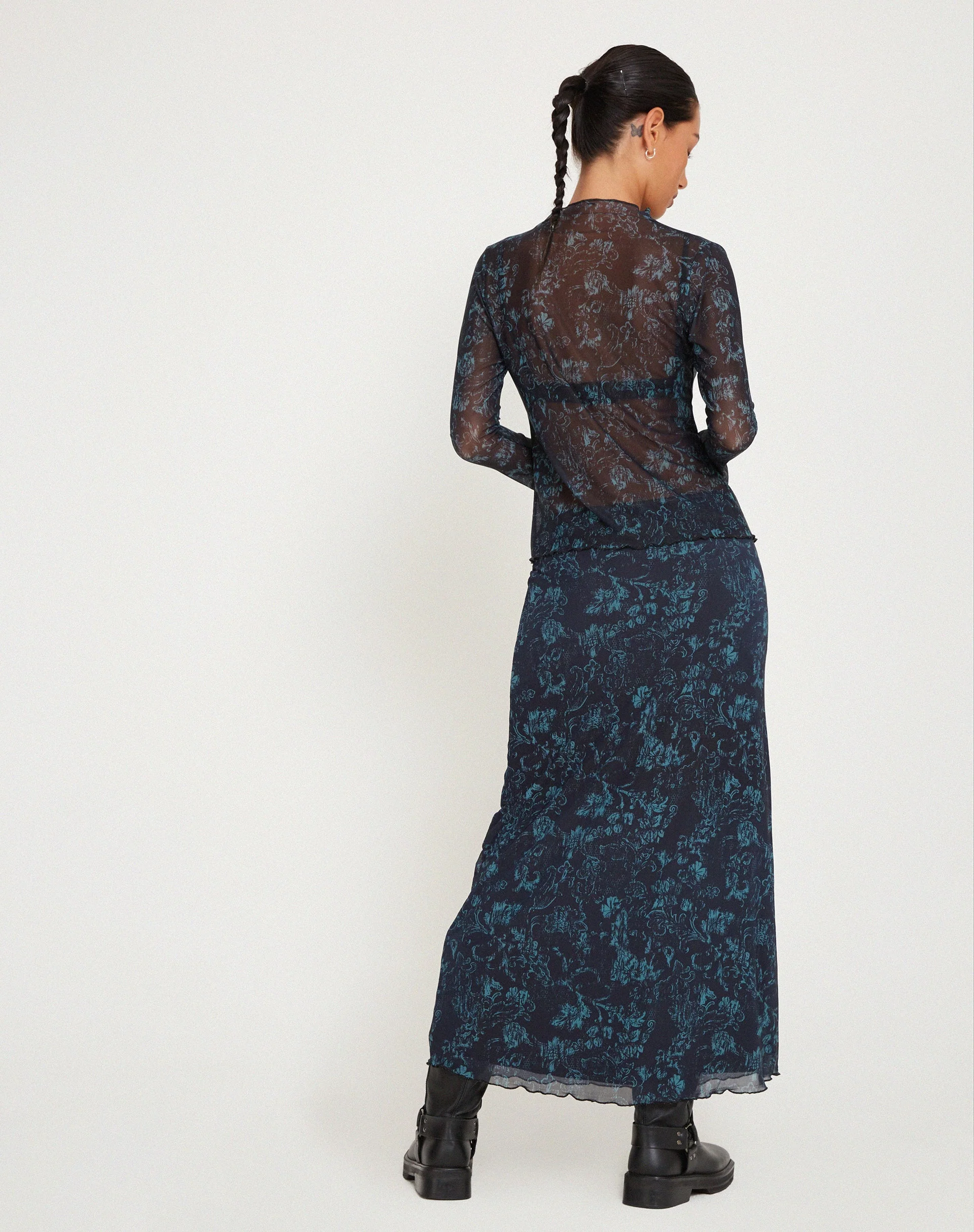 Rindu Midirock in Batik Botanical Schwarz Grün - Image 6
