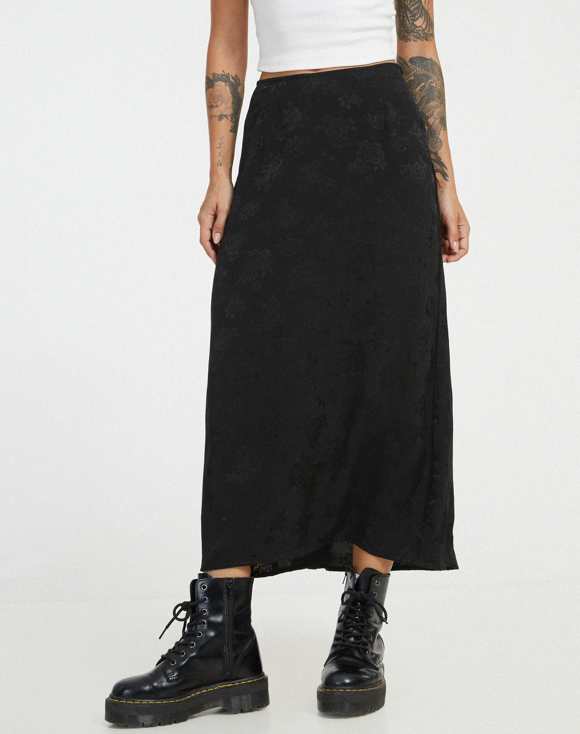 Rindu Midirock aus Satin Rose Schwarz - Image 3