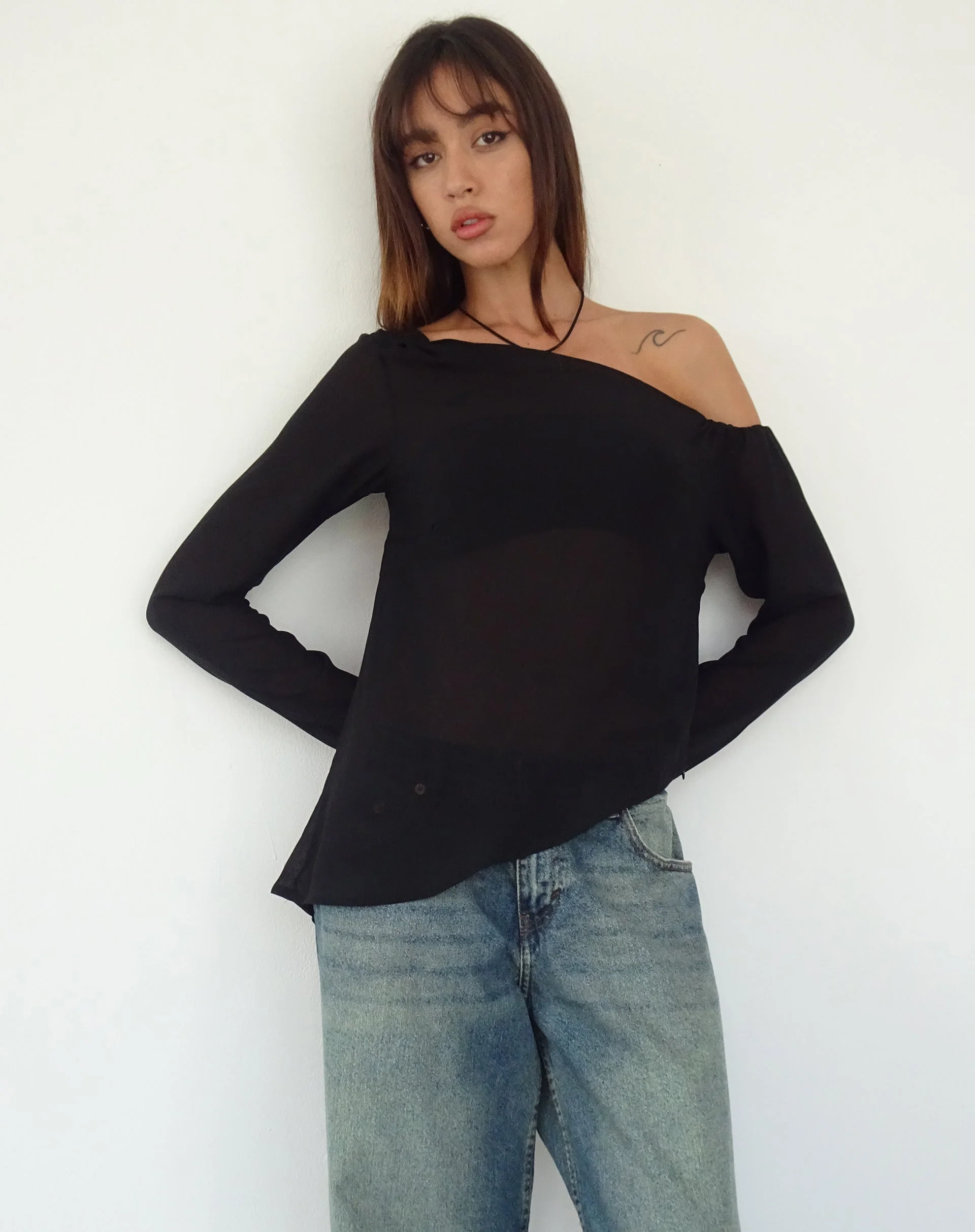 Riot Asymmetrisches Langarm-Top aus schwarzem Chiffon - Image 6