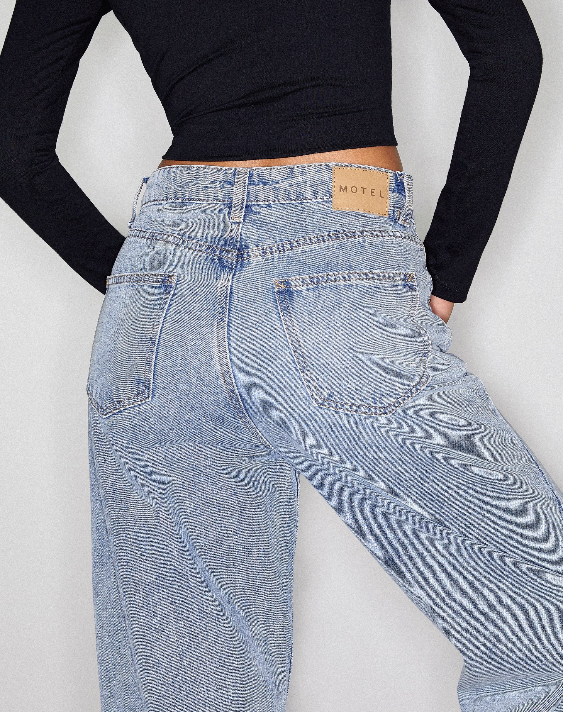 Rips Parallel Jean in heller Waschung - Image 2