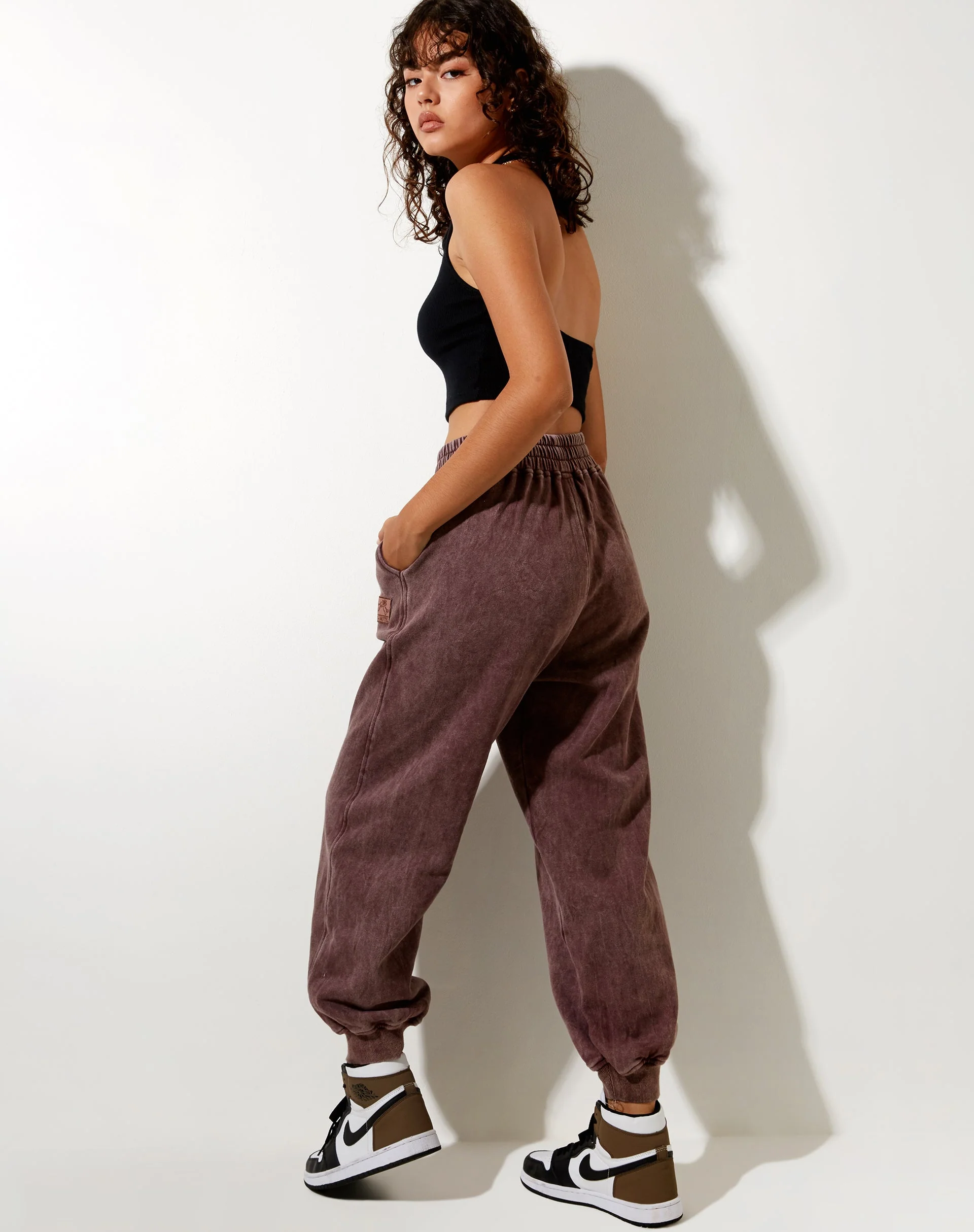 Roider Jogger in brauner Waschung L'Amour Motel Label Embro - Image 3
