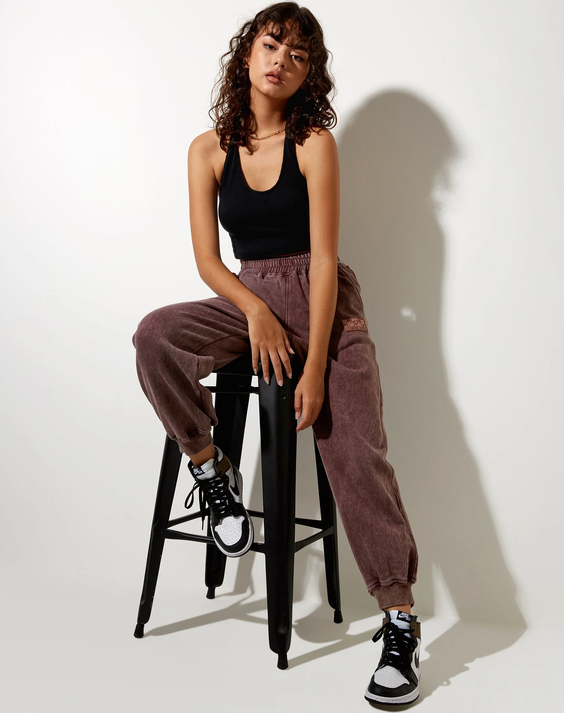 Roider Jogger in brauner Waschung L'Amour Motel Label Embro - Image 4