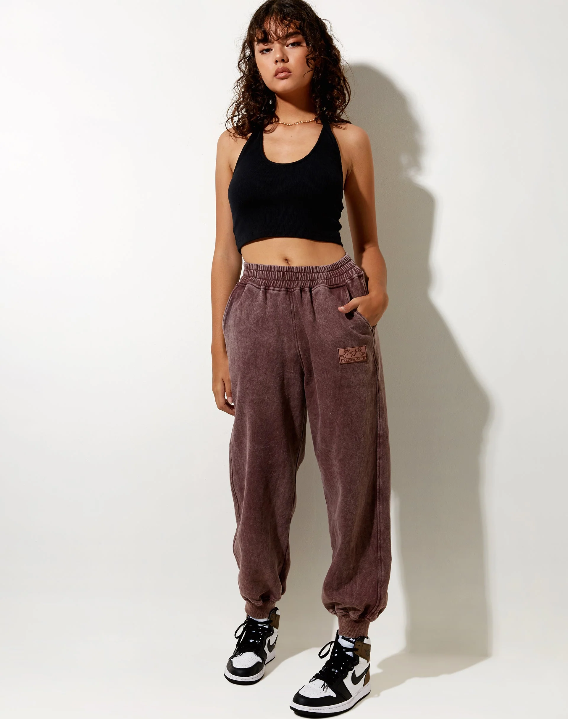 Roider Jogger in brauner Waschung L'Amour Motel Label Embro - Image 5