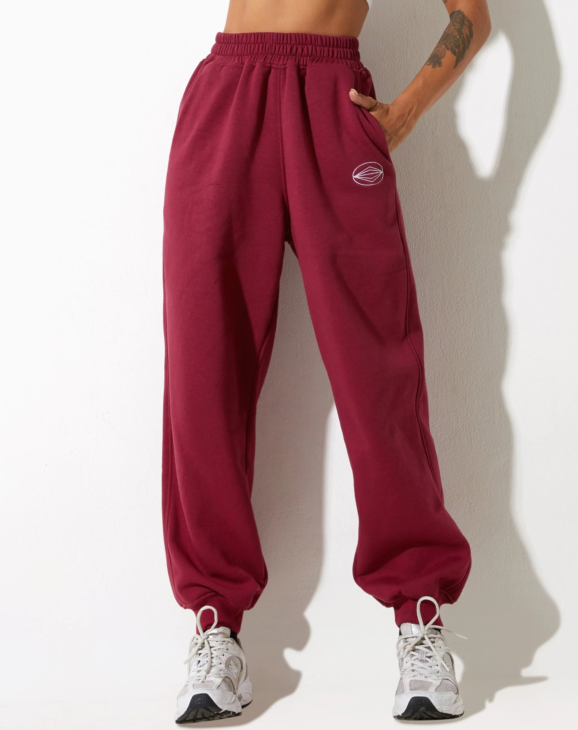 Roider Jogger in Burgund mit 'Winning Team'-Stickerei