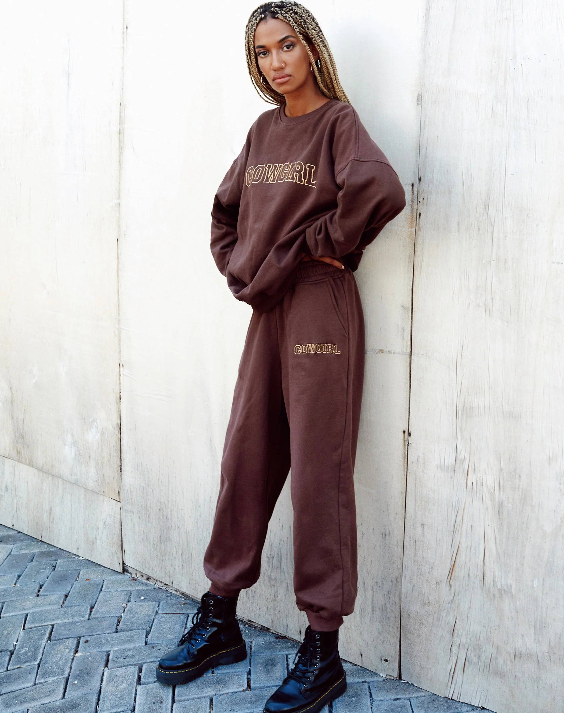 Roider Jogger in tiefem Mahagoni 'Cowgirl' Gold Embro - Image 2