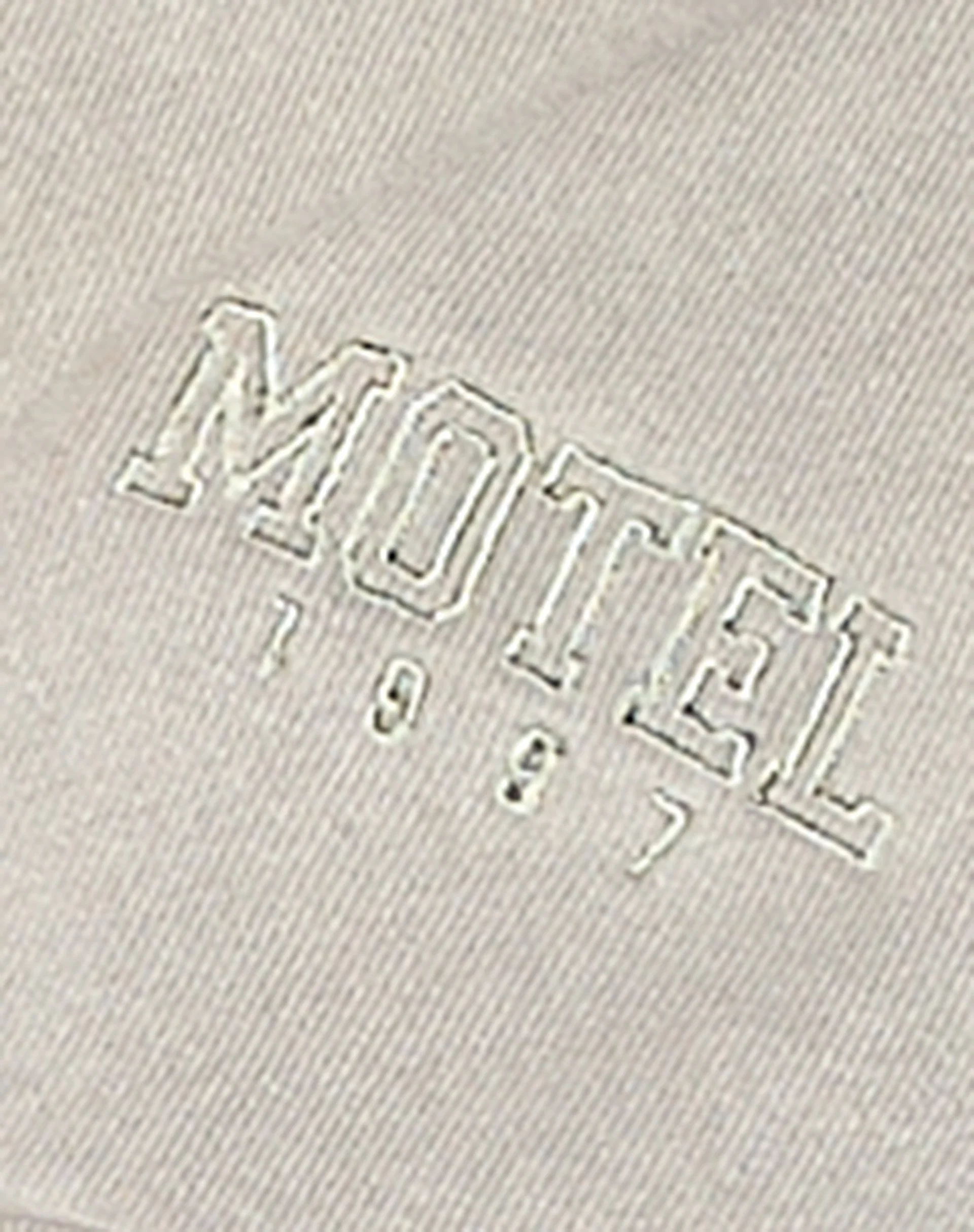 Roider Jogger in London Fog Motel 1997 Stickerei - Image 6