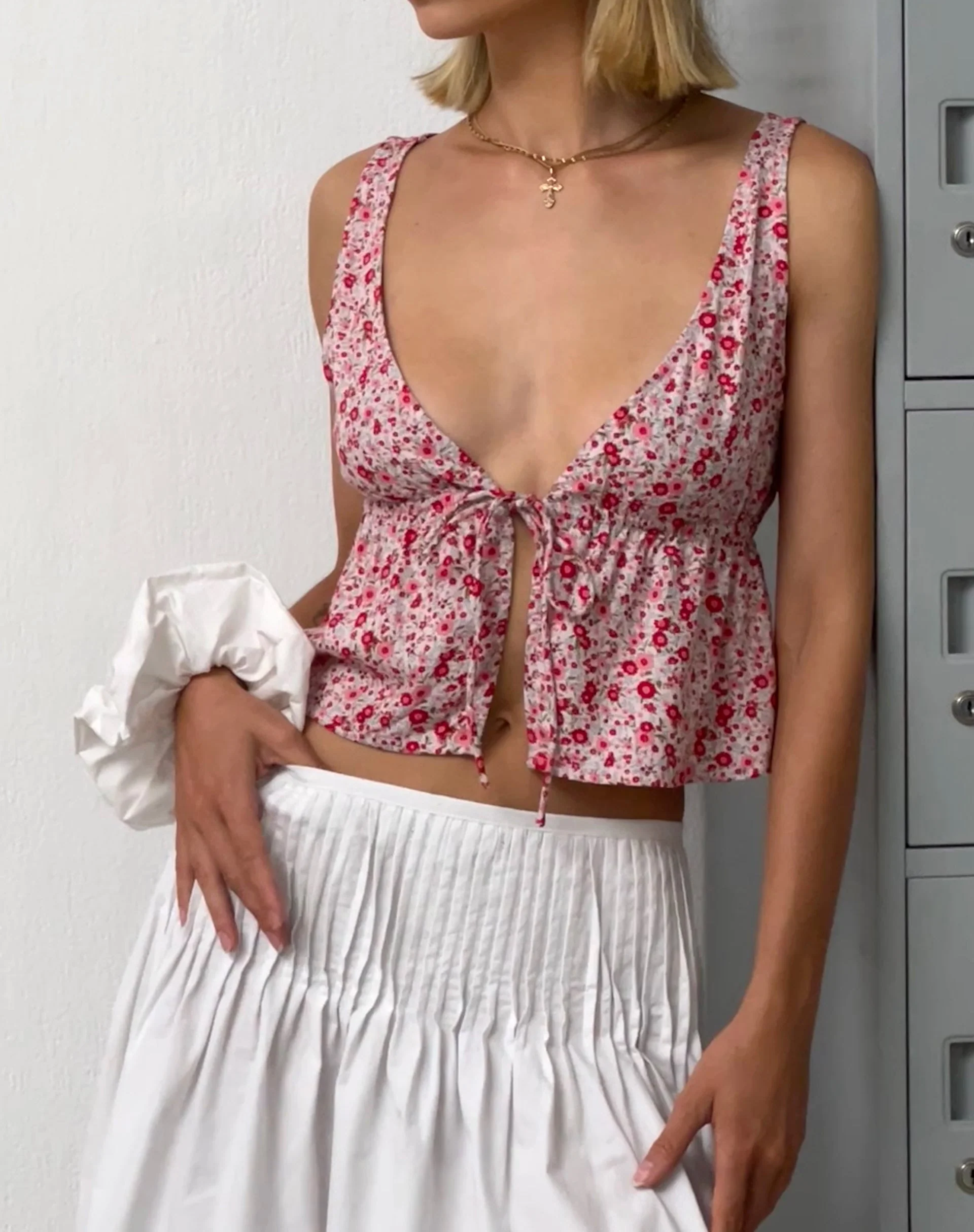 Rolia Krawatten-Top in Ditsy Floral Blush Red - Image 3