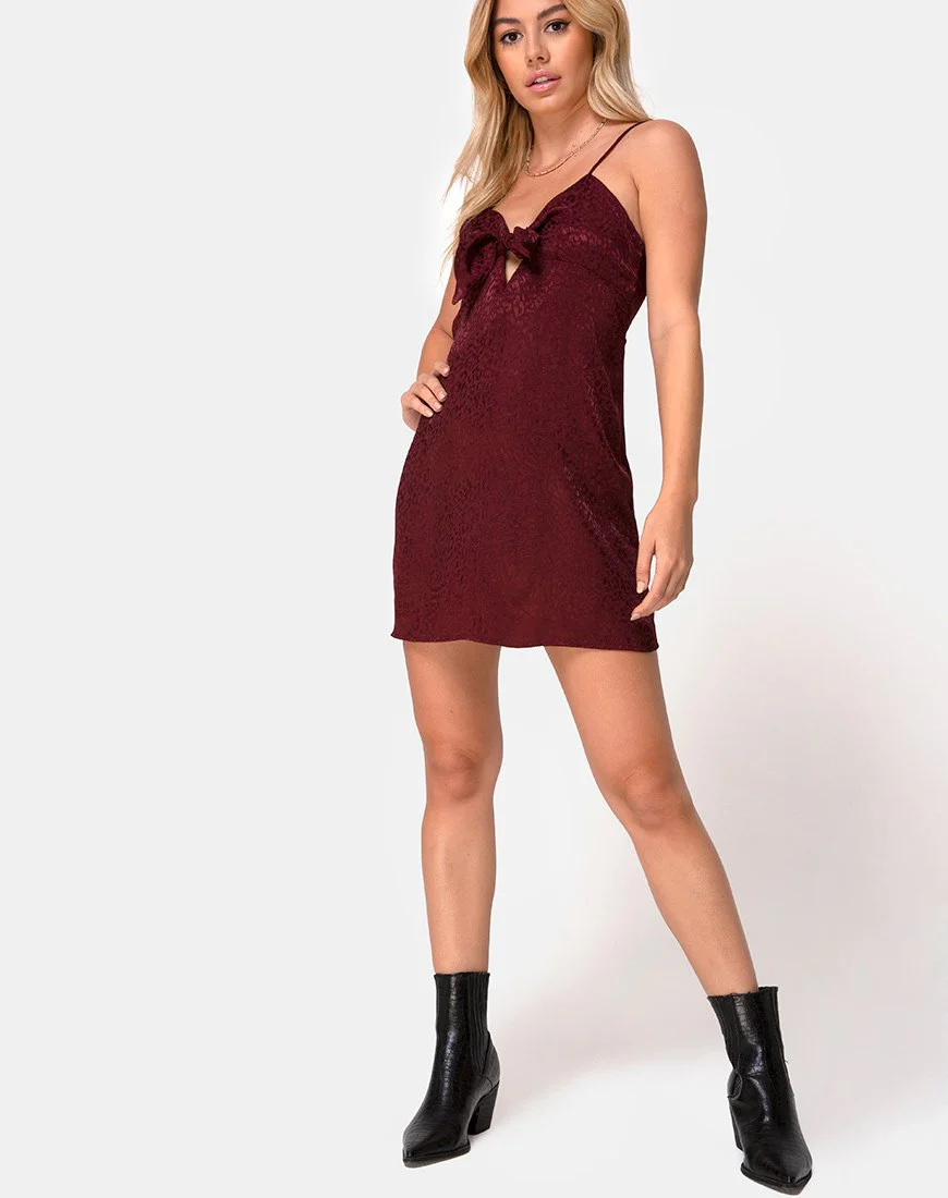 Ronina Kleid aus Satin Cheetah Burgundy - Image 3