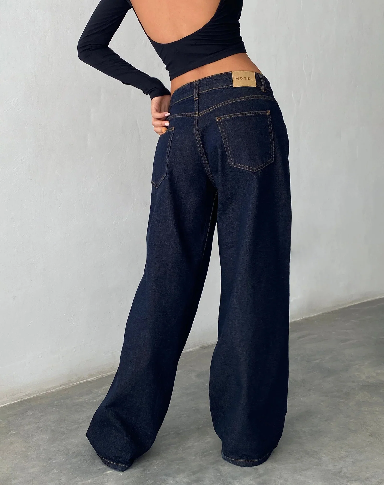 Geräumige extra weite Low Rise Jeans in Indigo - Image 7