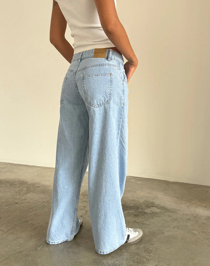 Geräumige, extra weite Low Rise Jeans in hellblauer Waschung - Image 3