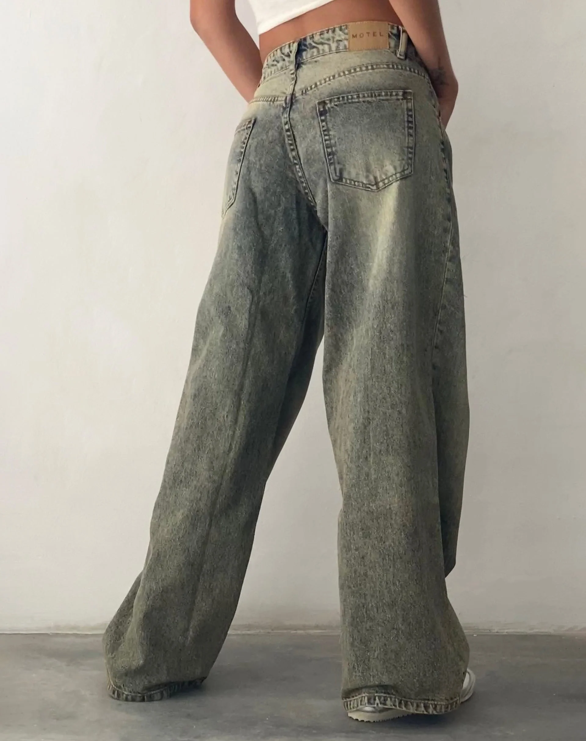 Geräumige extra weite Low Rise Jeans in Sand Wash Blau - Image 5